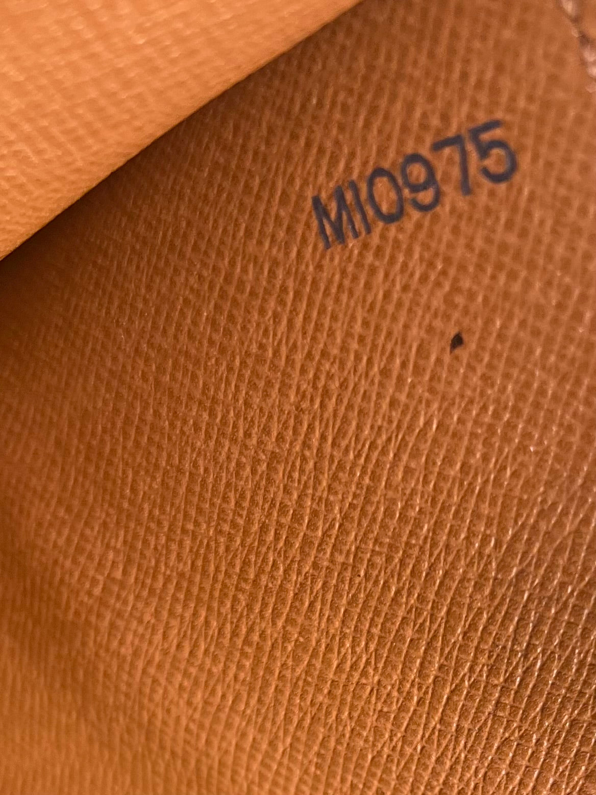 Louis Vuitton Porte Documents Bandouliere