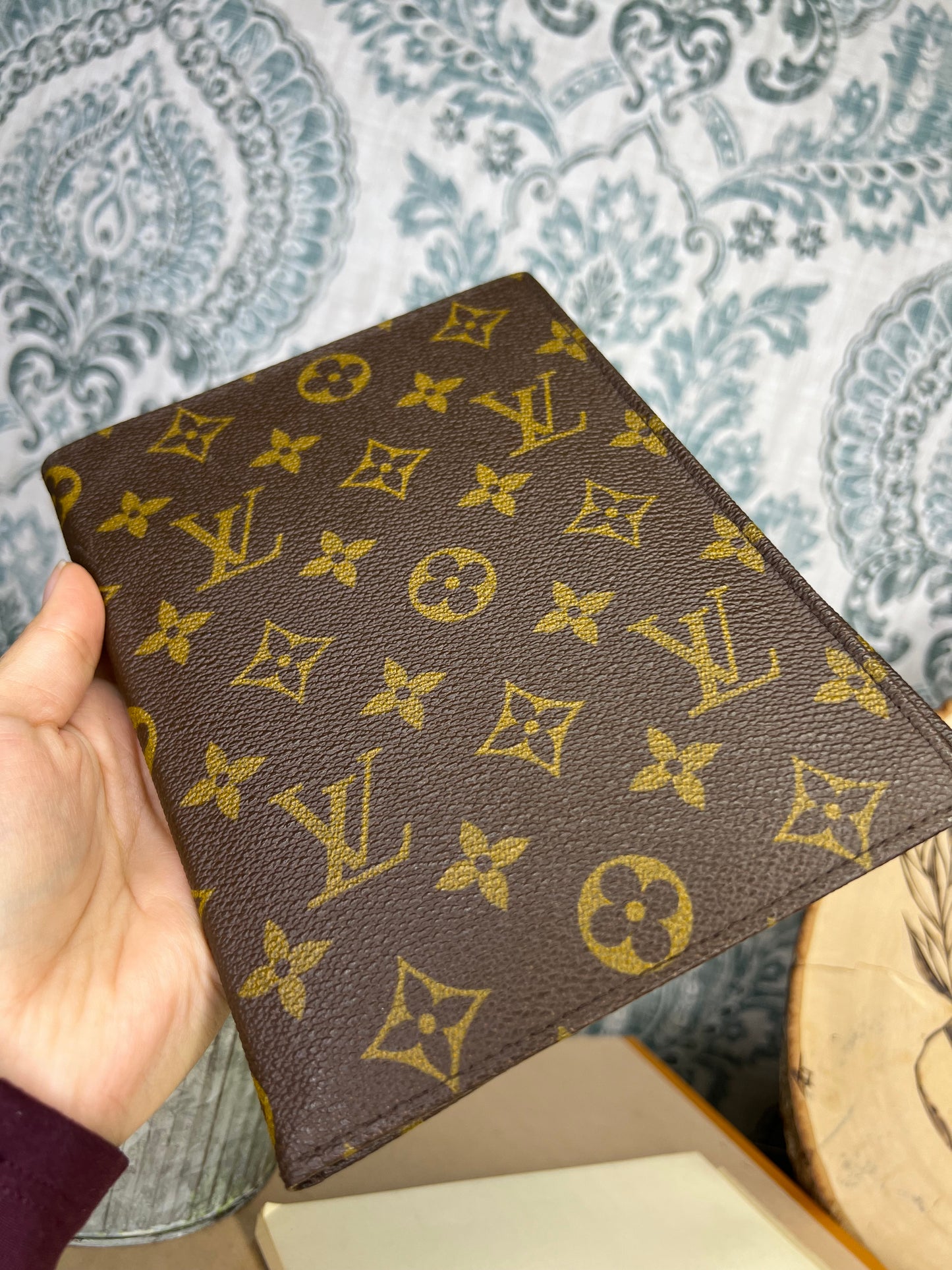 Louis Vuitton Saks Fifth Ave Agenda Cover