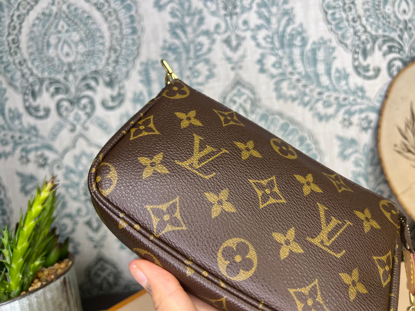 Louis Vuitton Bucket Pochette