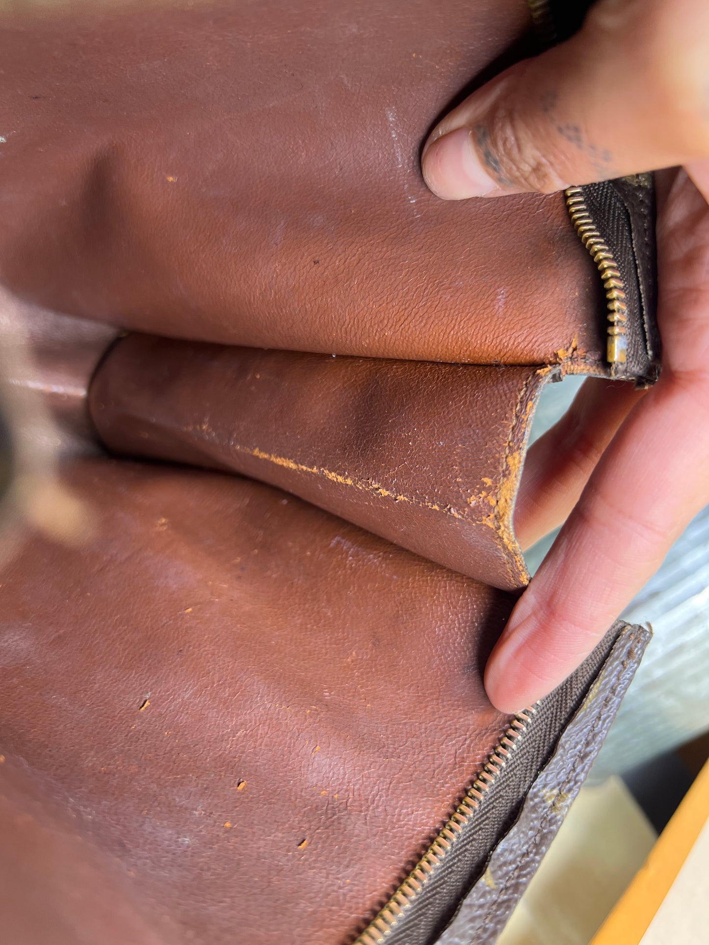 Louis Vuitton Toiletry 19