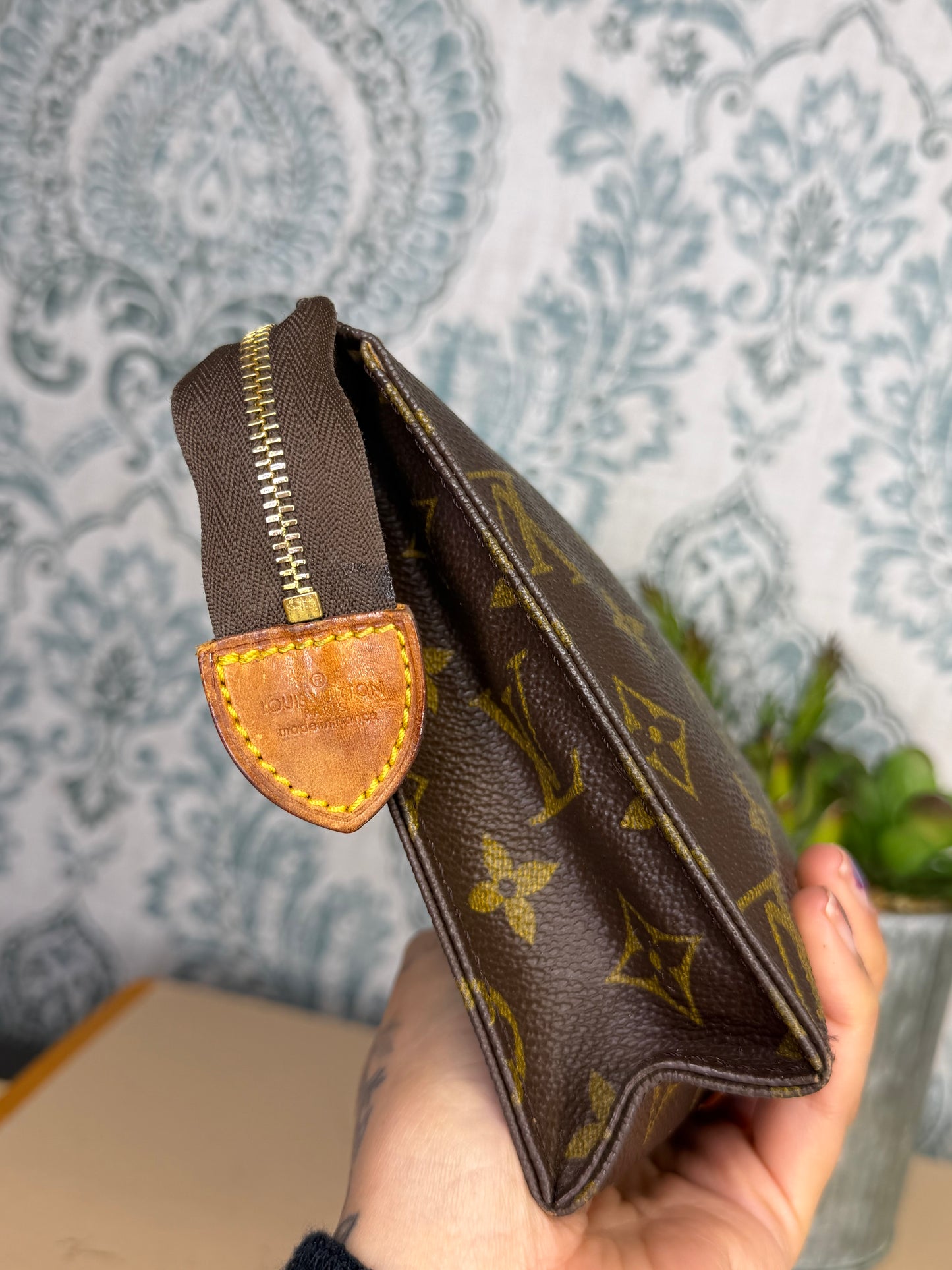 Louis Vuitton Toiletry 19
