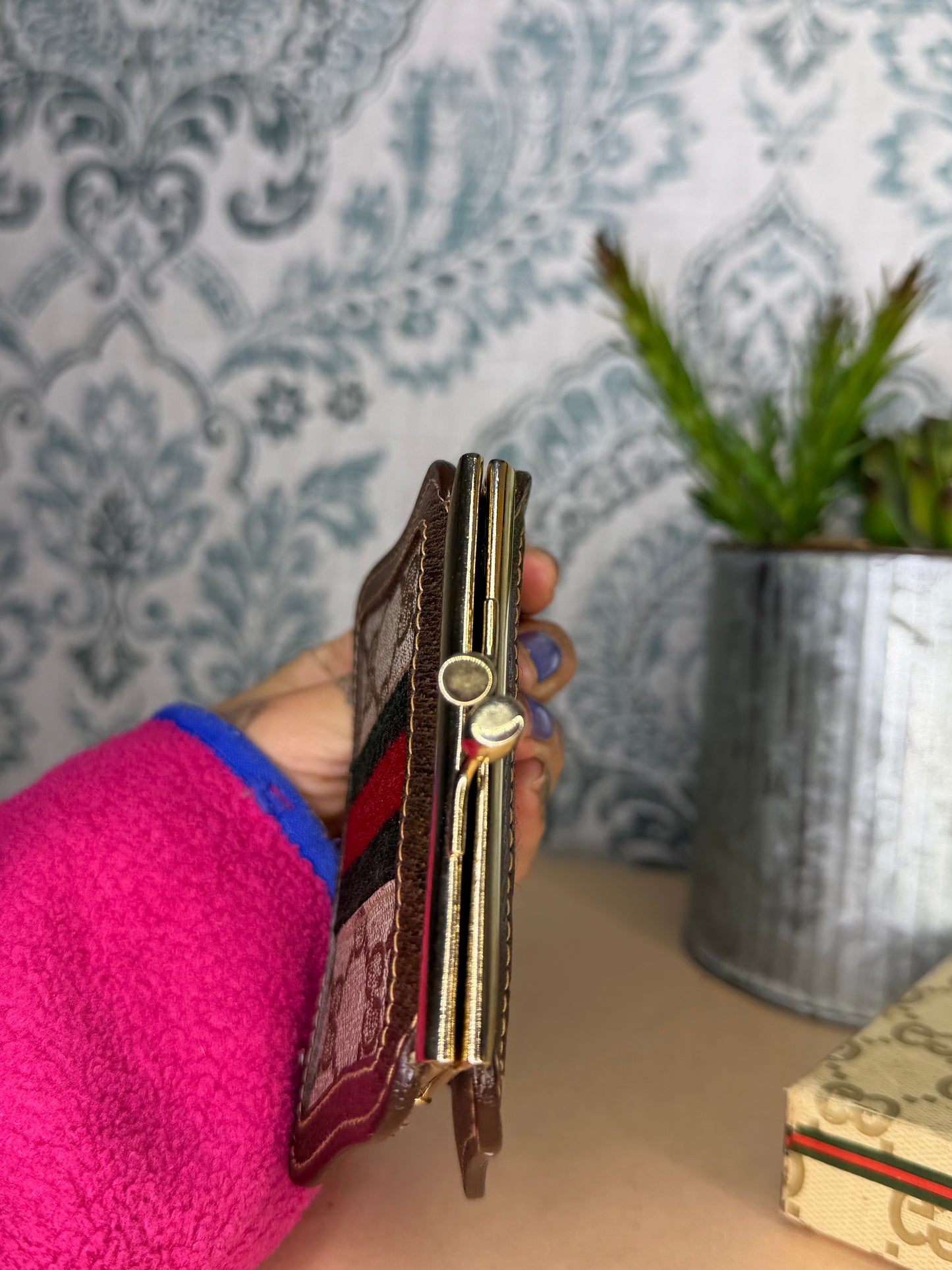 Gucci Vintage Sherry Line Kiss Lock Coin Purse