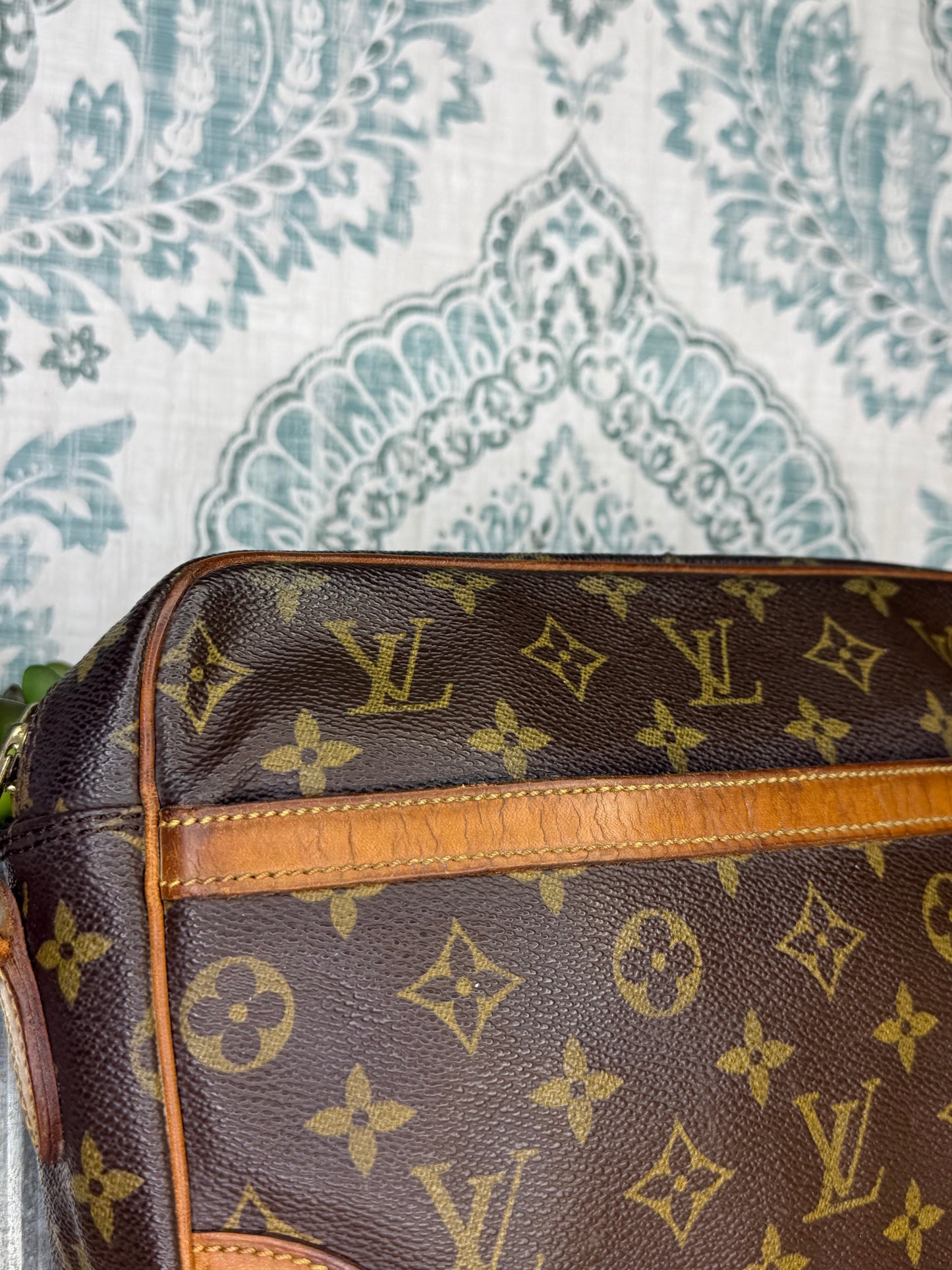 Louis Vuitton Trocadero 27 (damaged)