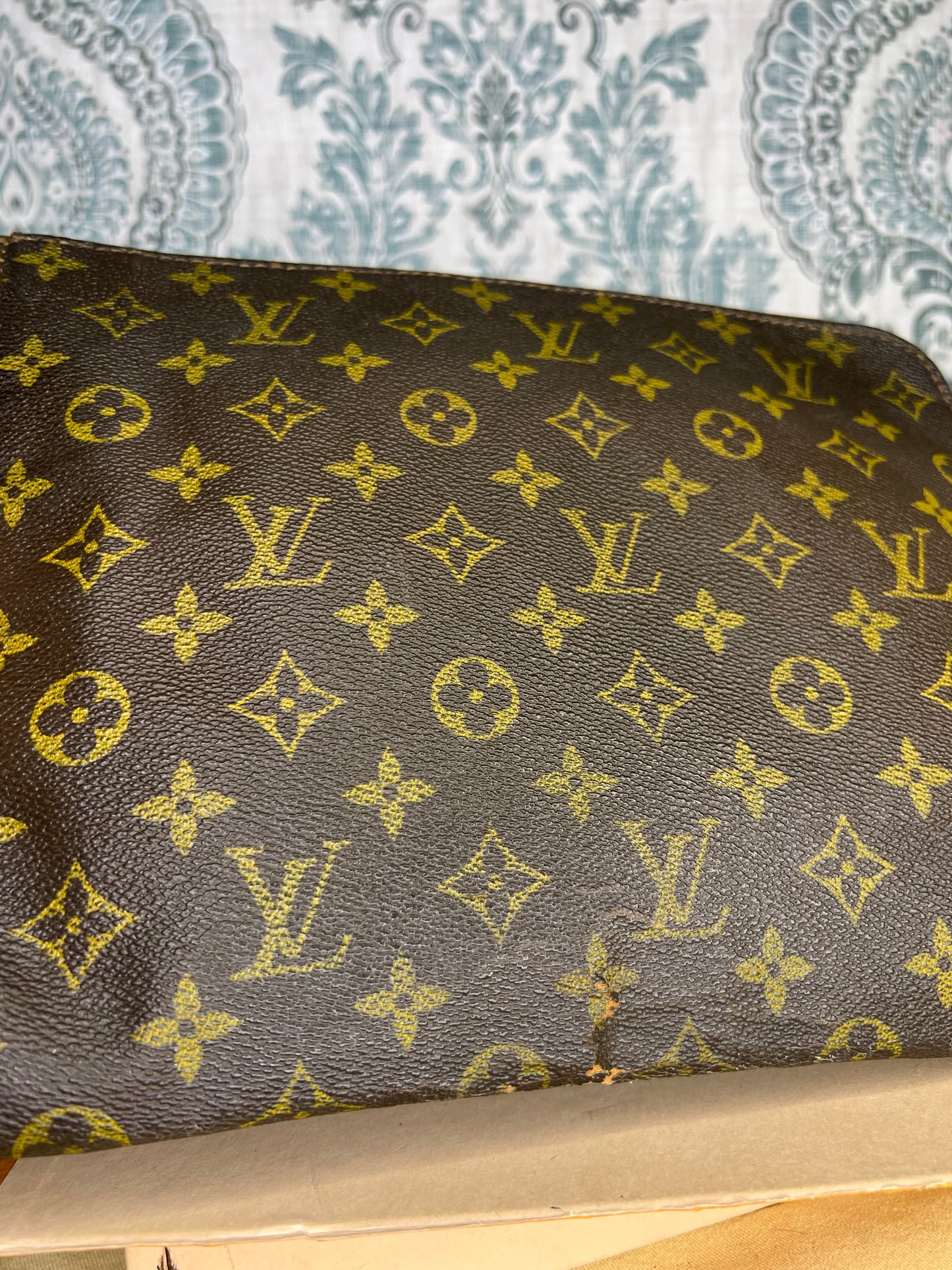 Louis Vuitton Poche Documents PM