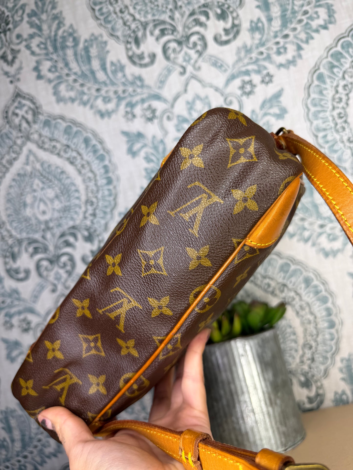 Louis Vuitton Trocadero 27