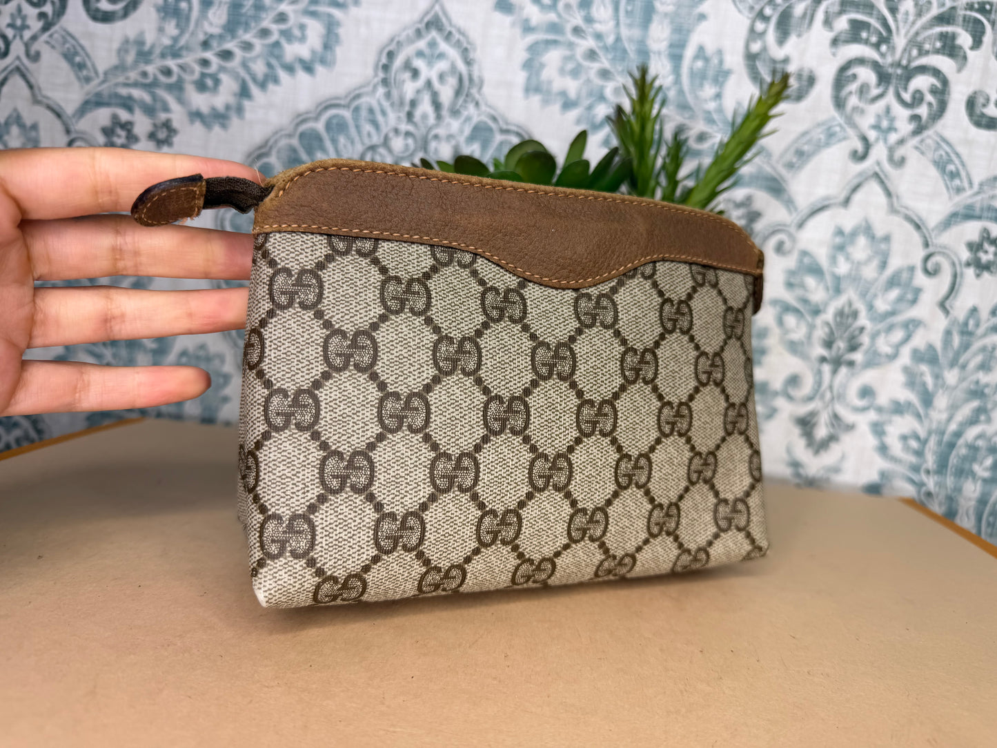 Gucci Supreme Brown Vintage Zipped Pouch