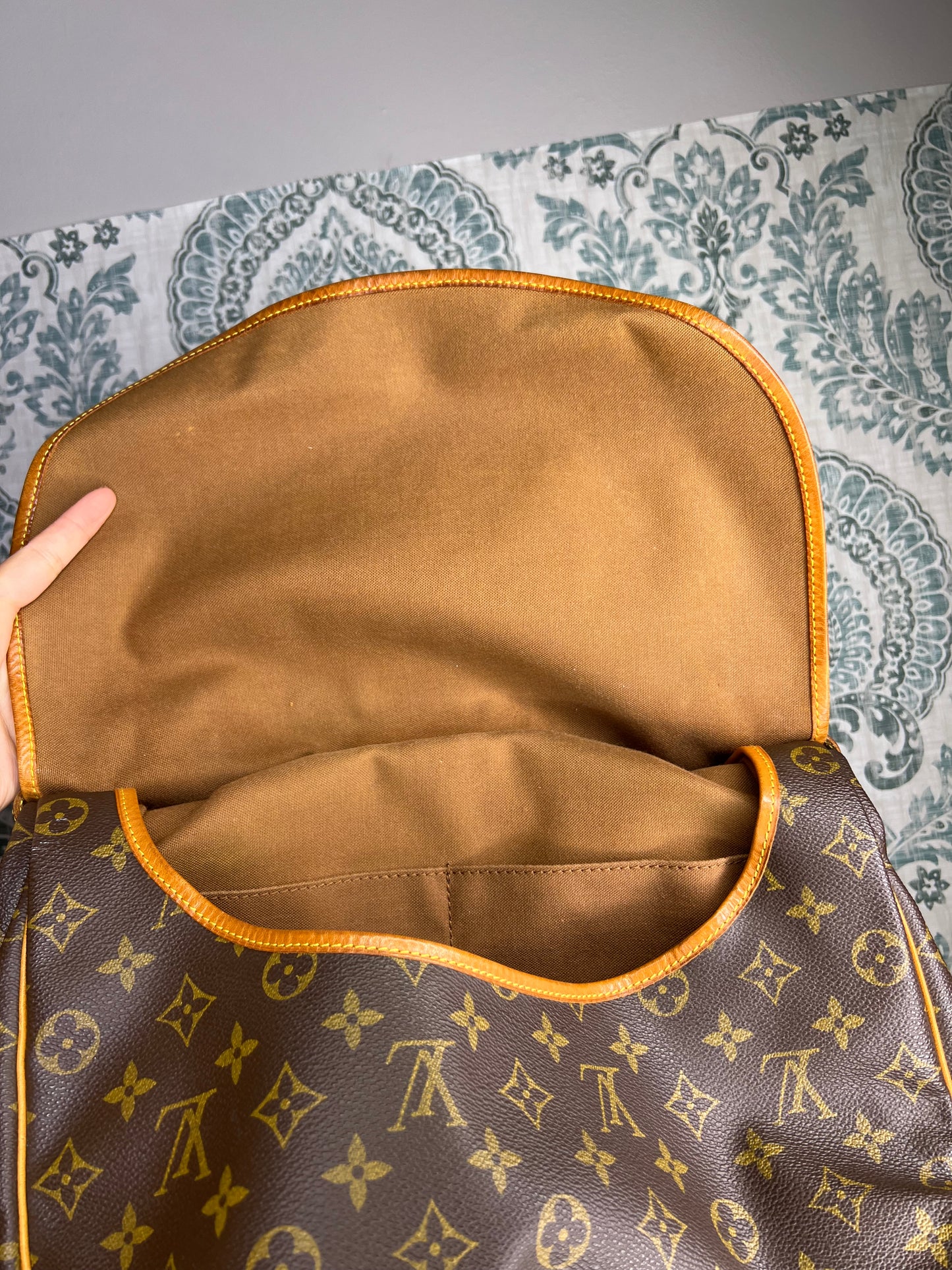 Louis Vuitton Saumur 35