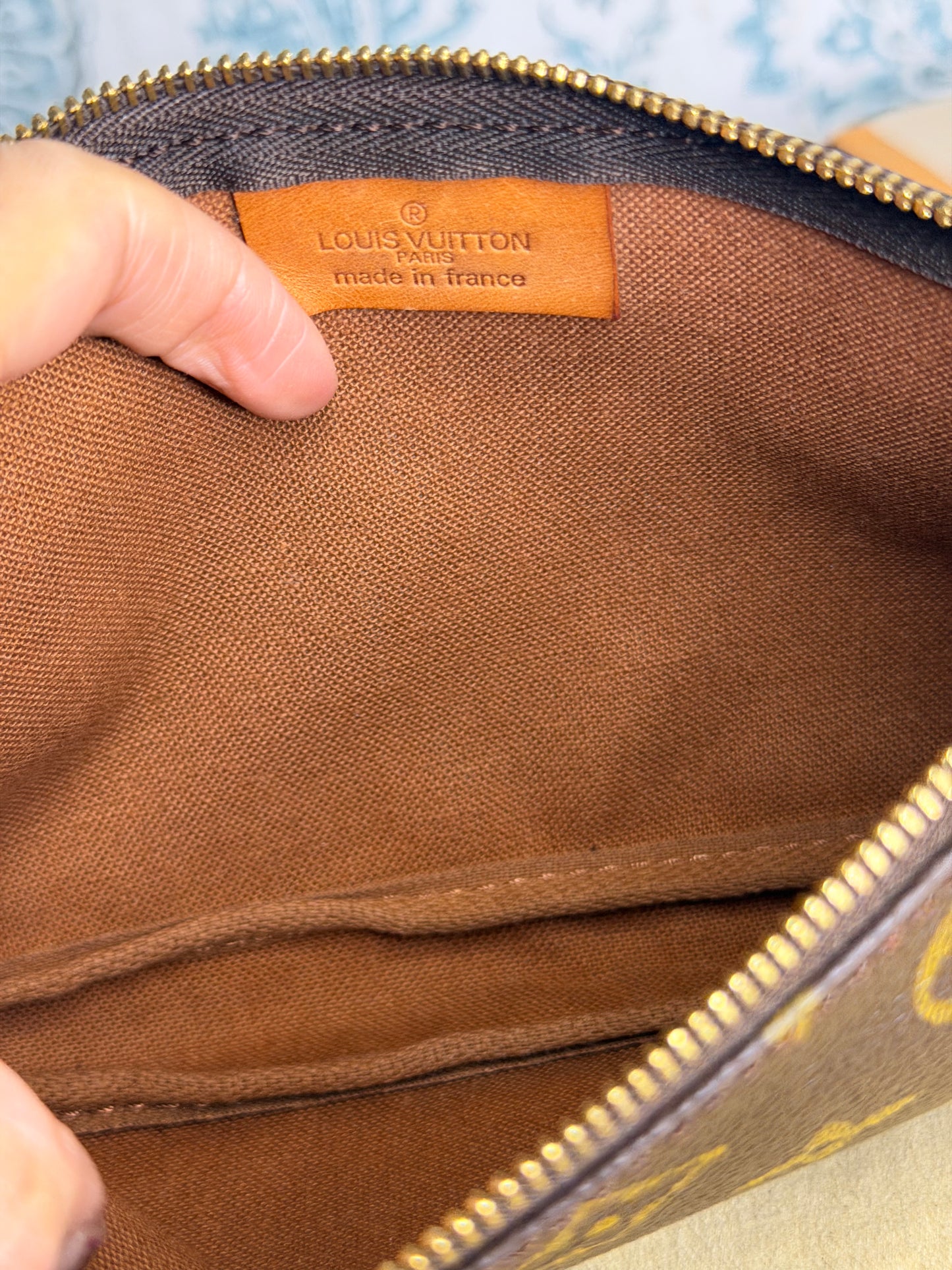 Louis Vuitton Sac Shopping Pouch