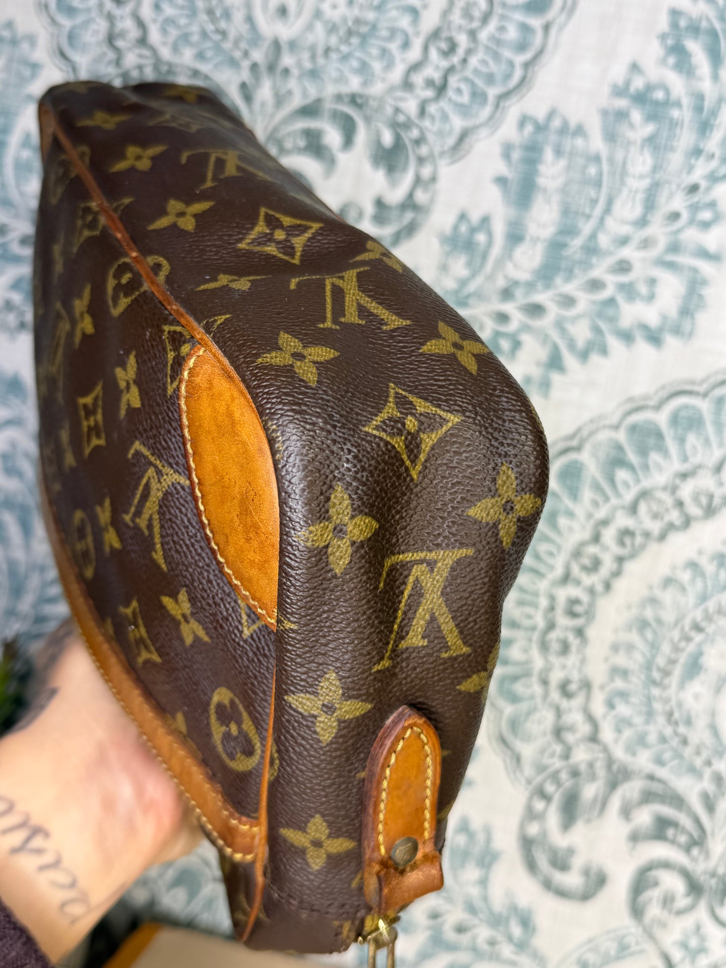 Louis Vuitton Trocadero 27 (damaged)