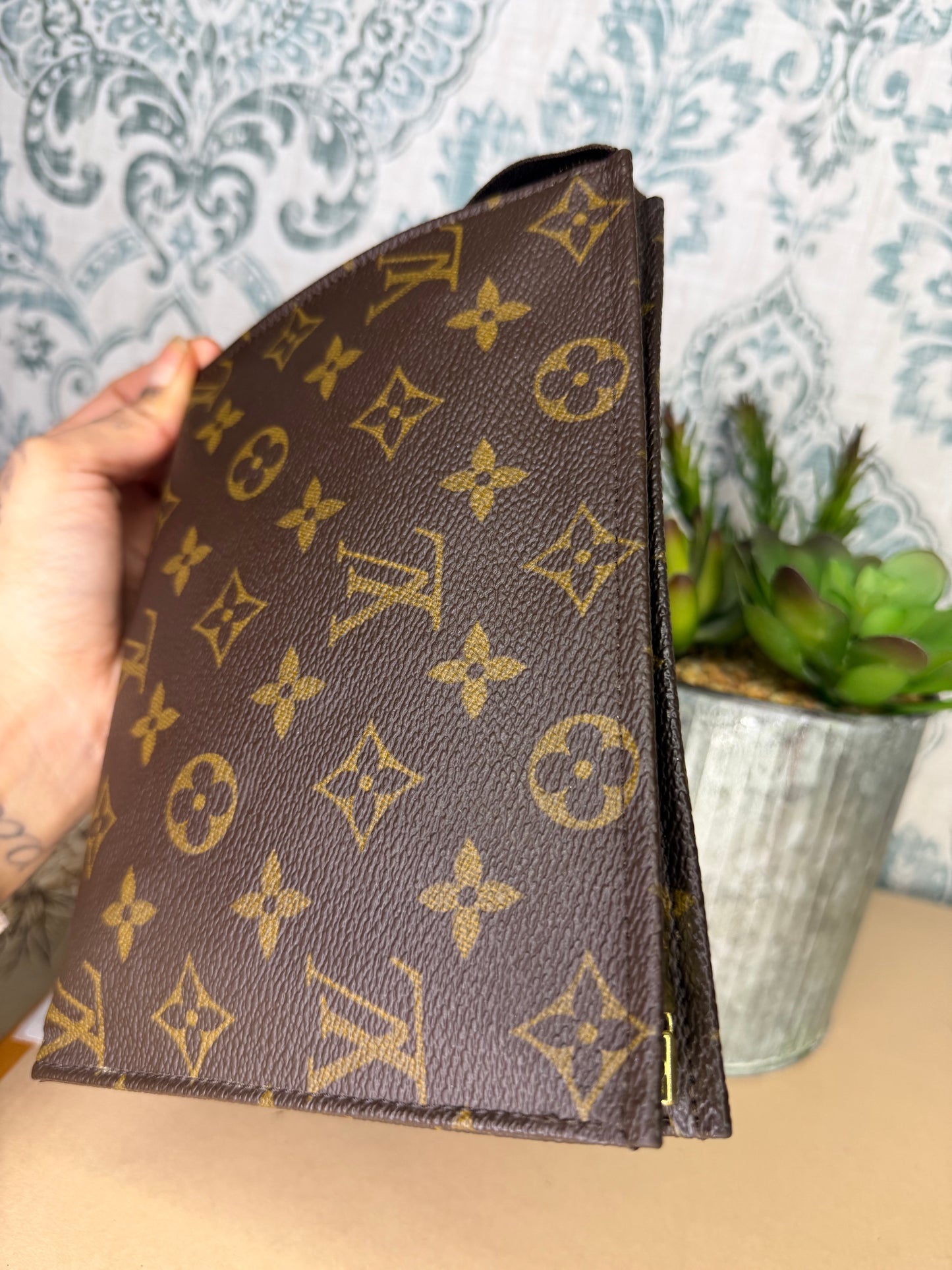 Louis Vuitton Toiletry 19