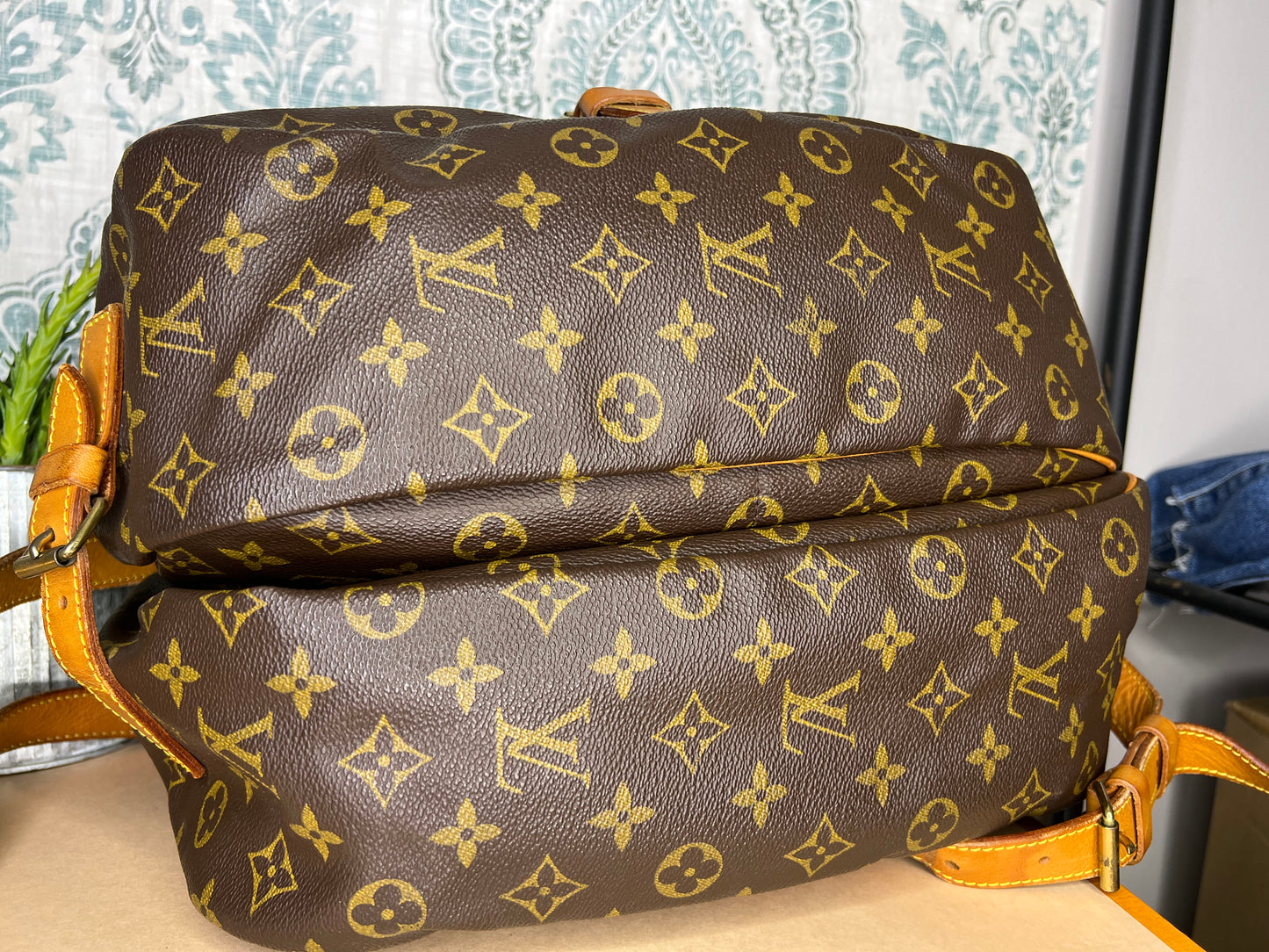 Louis Vuitton Saumur 35