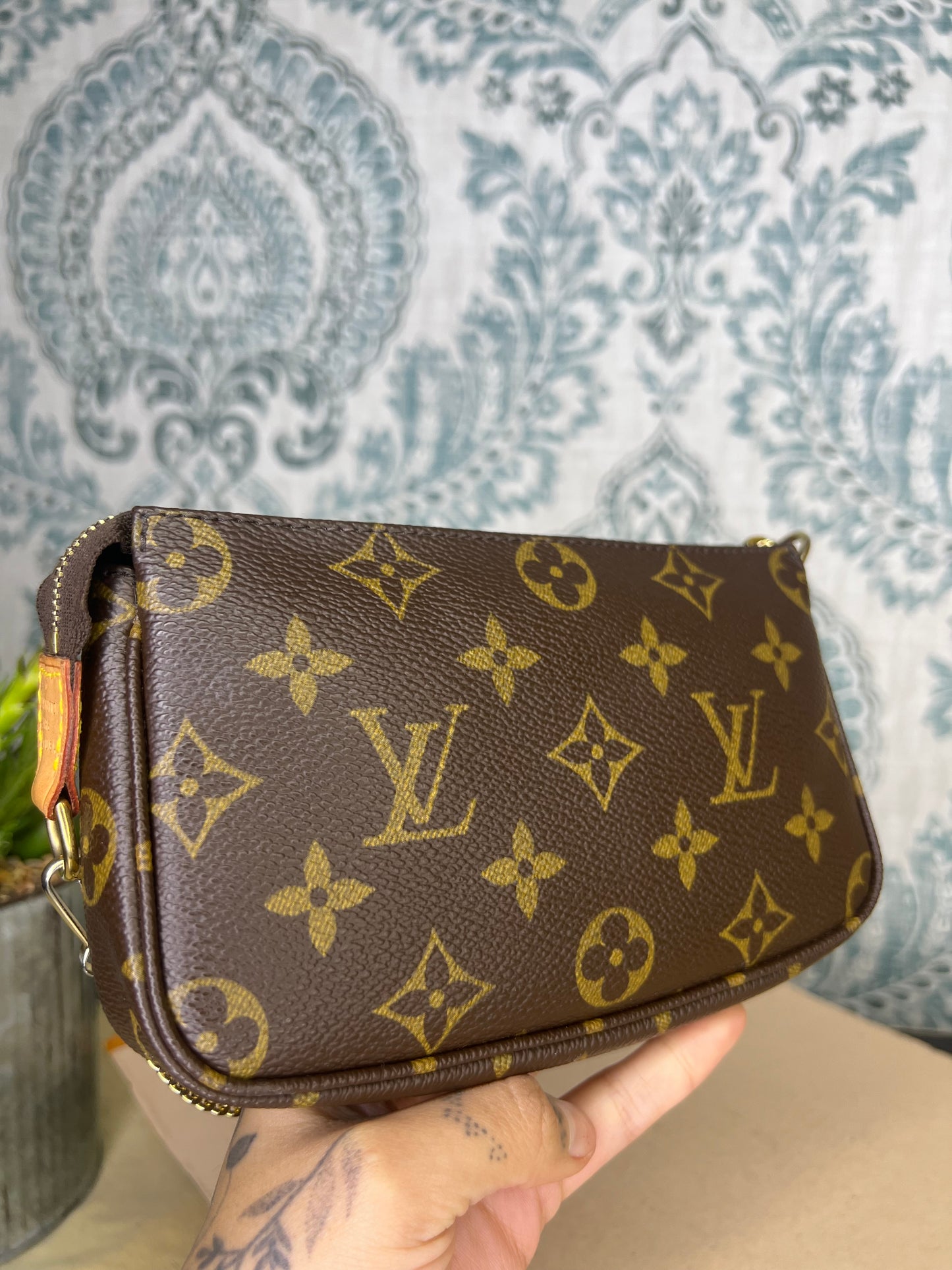 Louis Vuitton Bucket Pochette