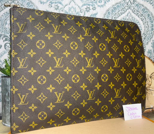 Louis Vuitton Poche Documents