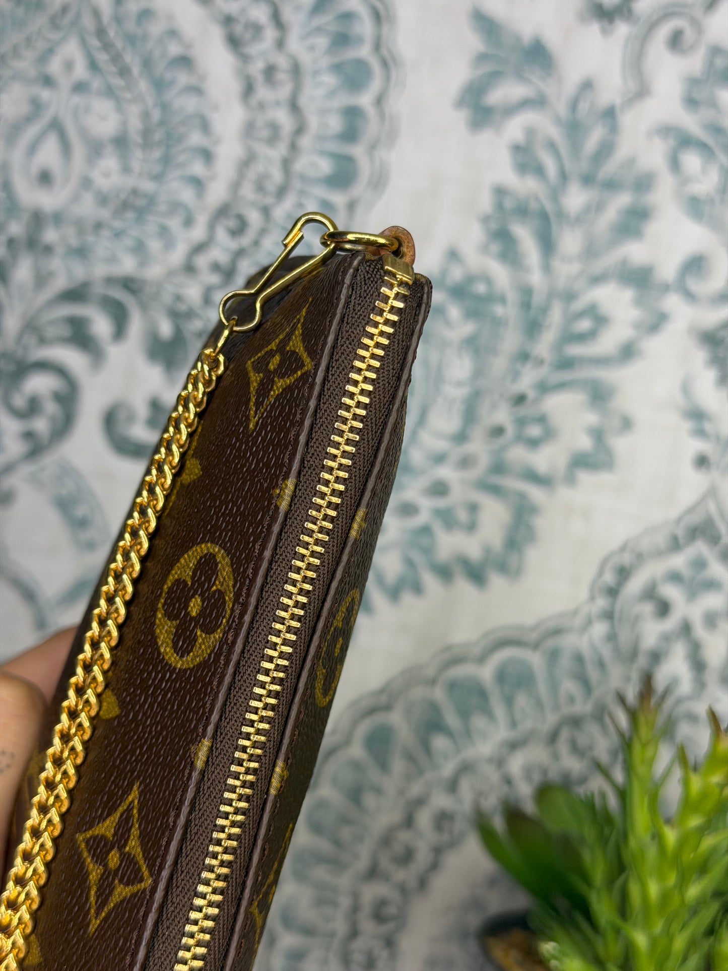 Louis Vuitton Sac Shopping Pouch