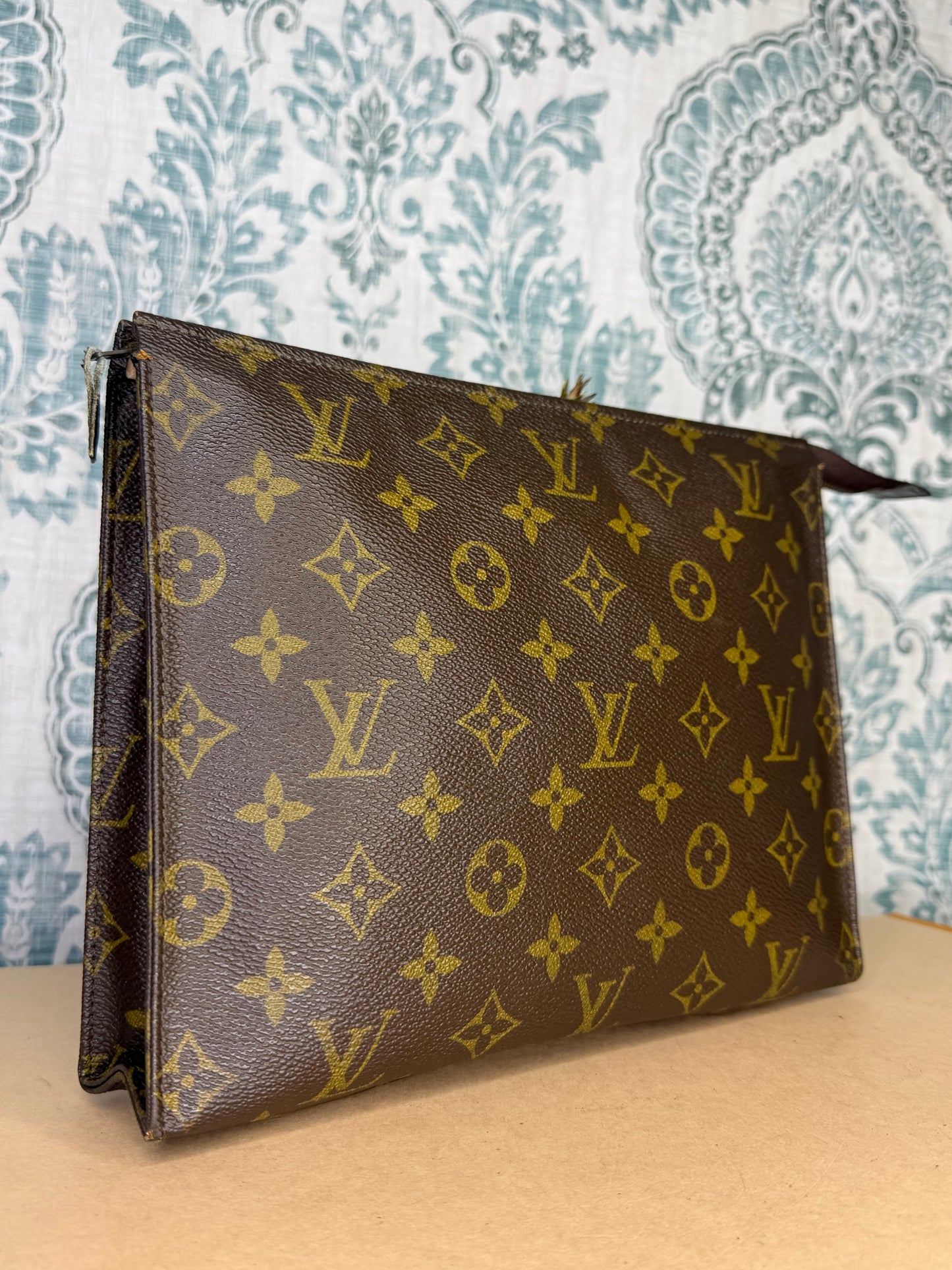 Louis Vuitton Toiletry 26