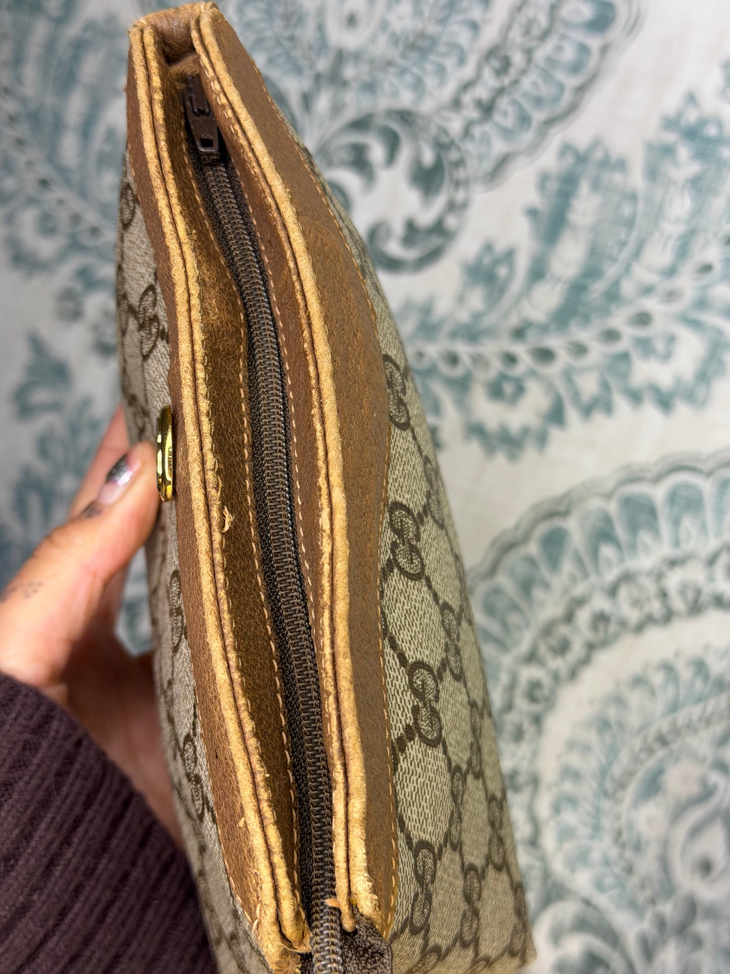 Gucci Supreme Brown Vintage Zipped Pouch