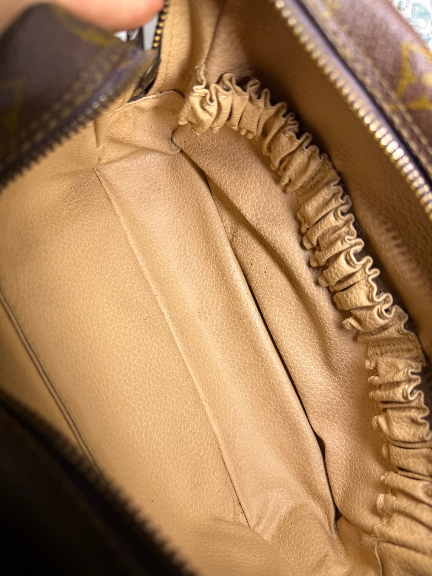 Louis Vuitton Trousse 23