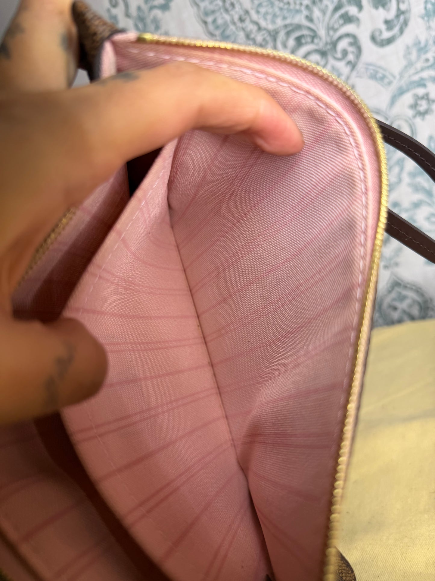 Louis Vuitton Neverfull Pouch Damier Ebene