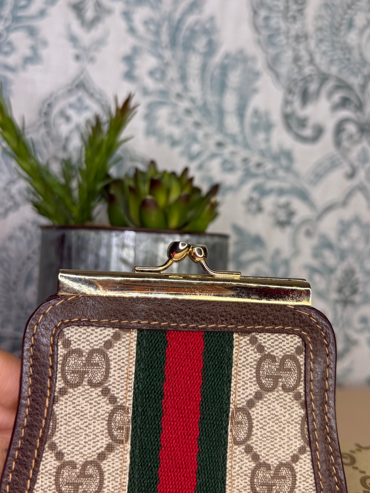 Gucci Vintage Sherry Line Kiss Lock Coin Purse