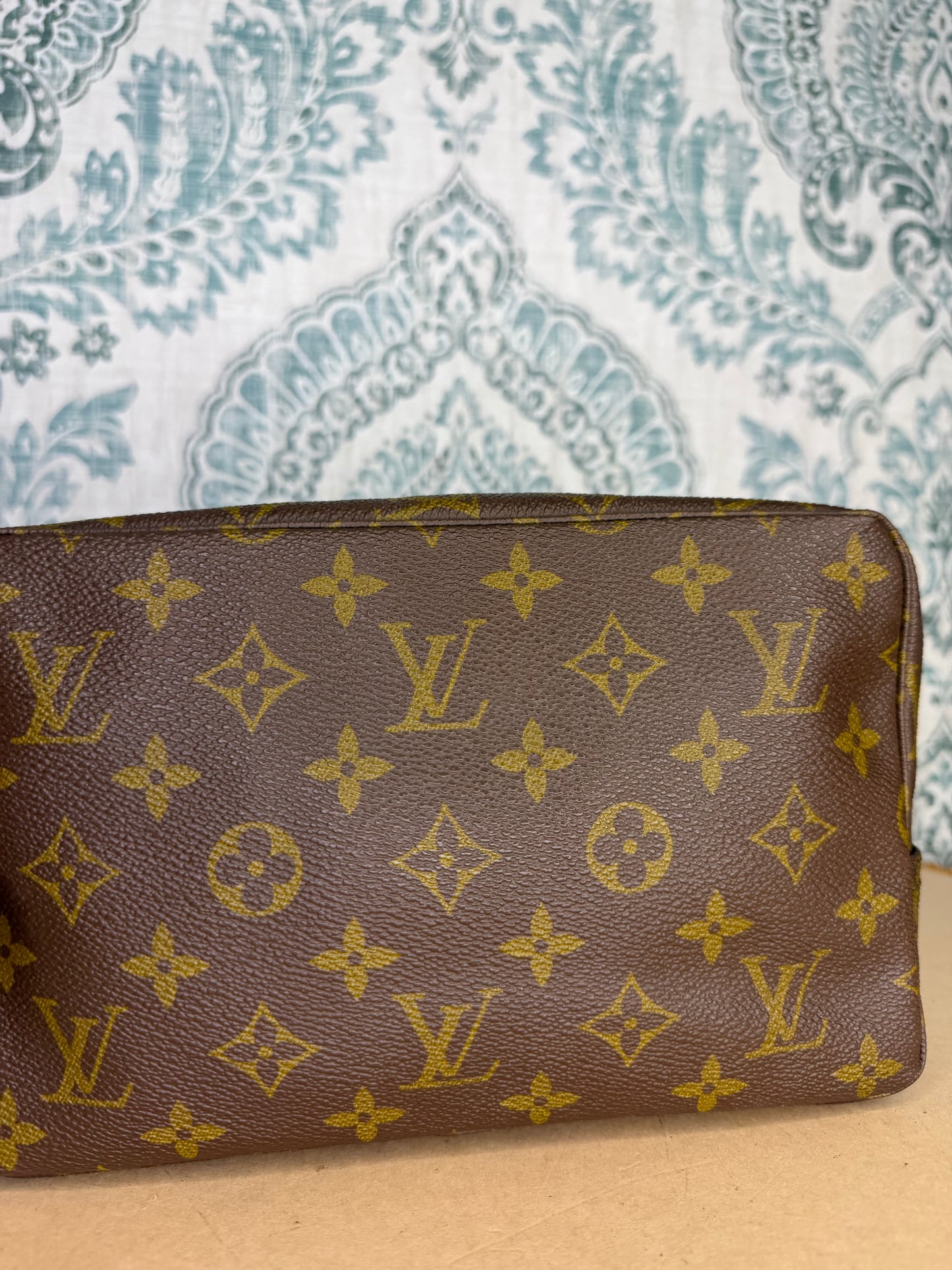 Louis Vuitton Trousse 23