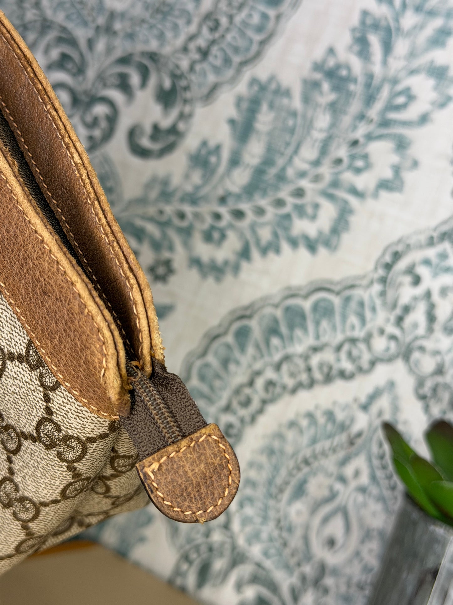 Gucci Supreme Brown Vintage Zipped Pouch