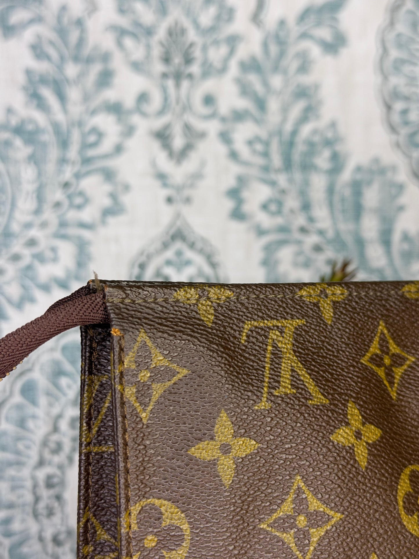 Louis Vuitton Toiletry 26