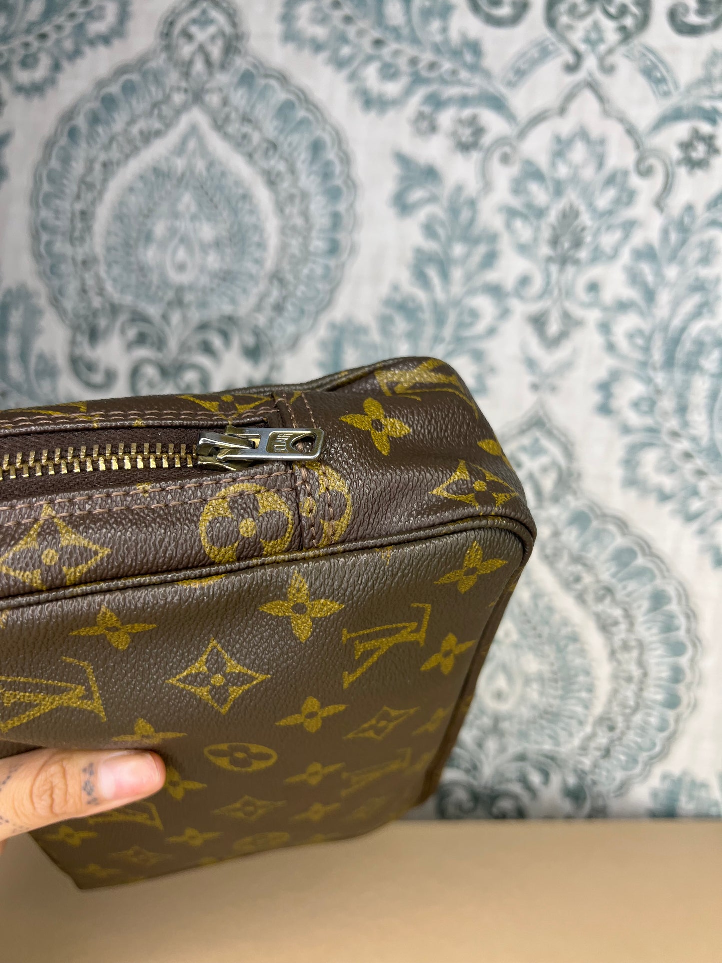 Louis Vuitton Trousse 23