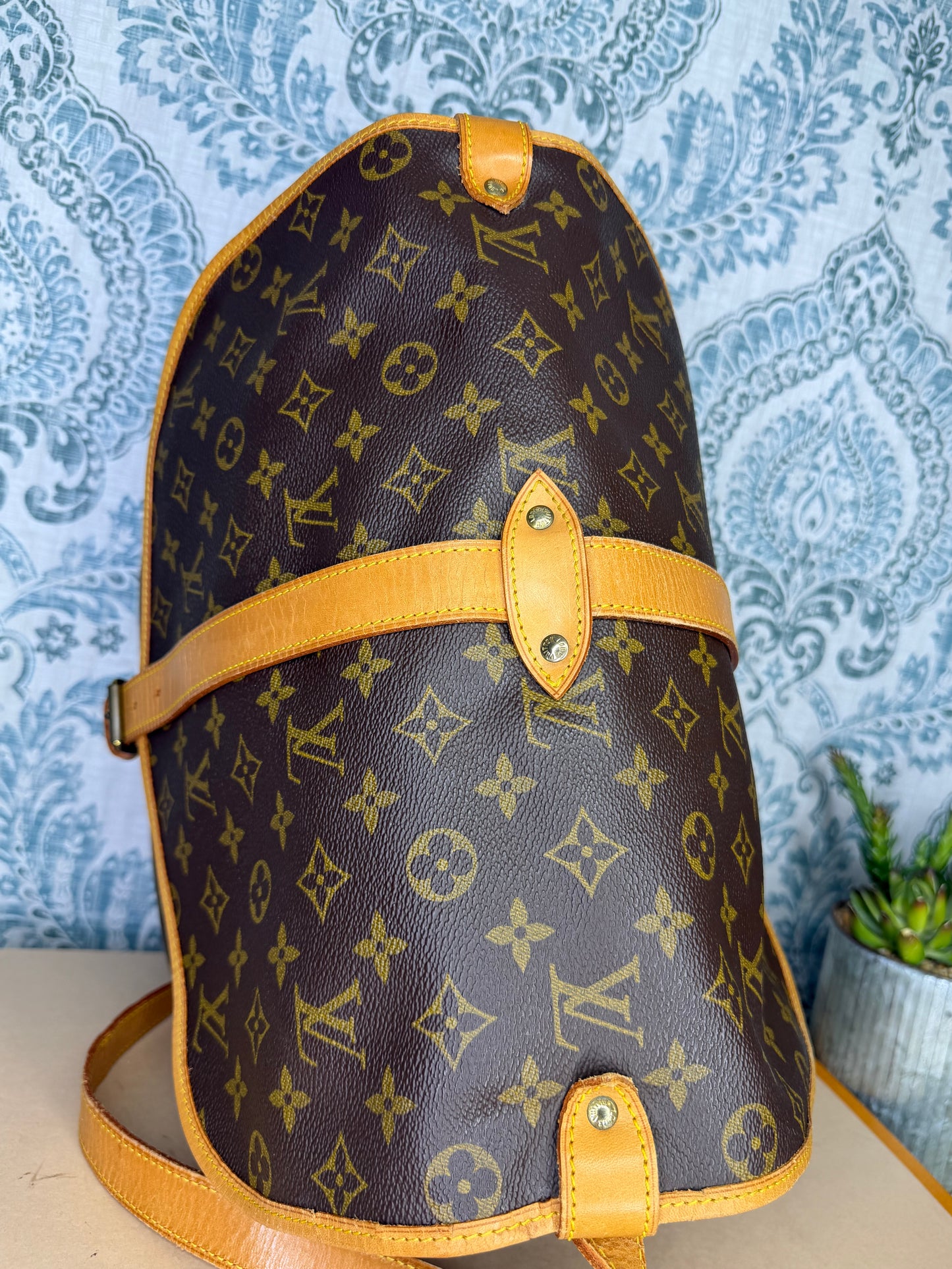 Louis Vuitton Saumur 35