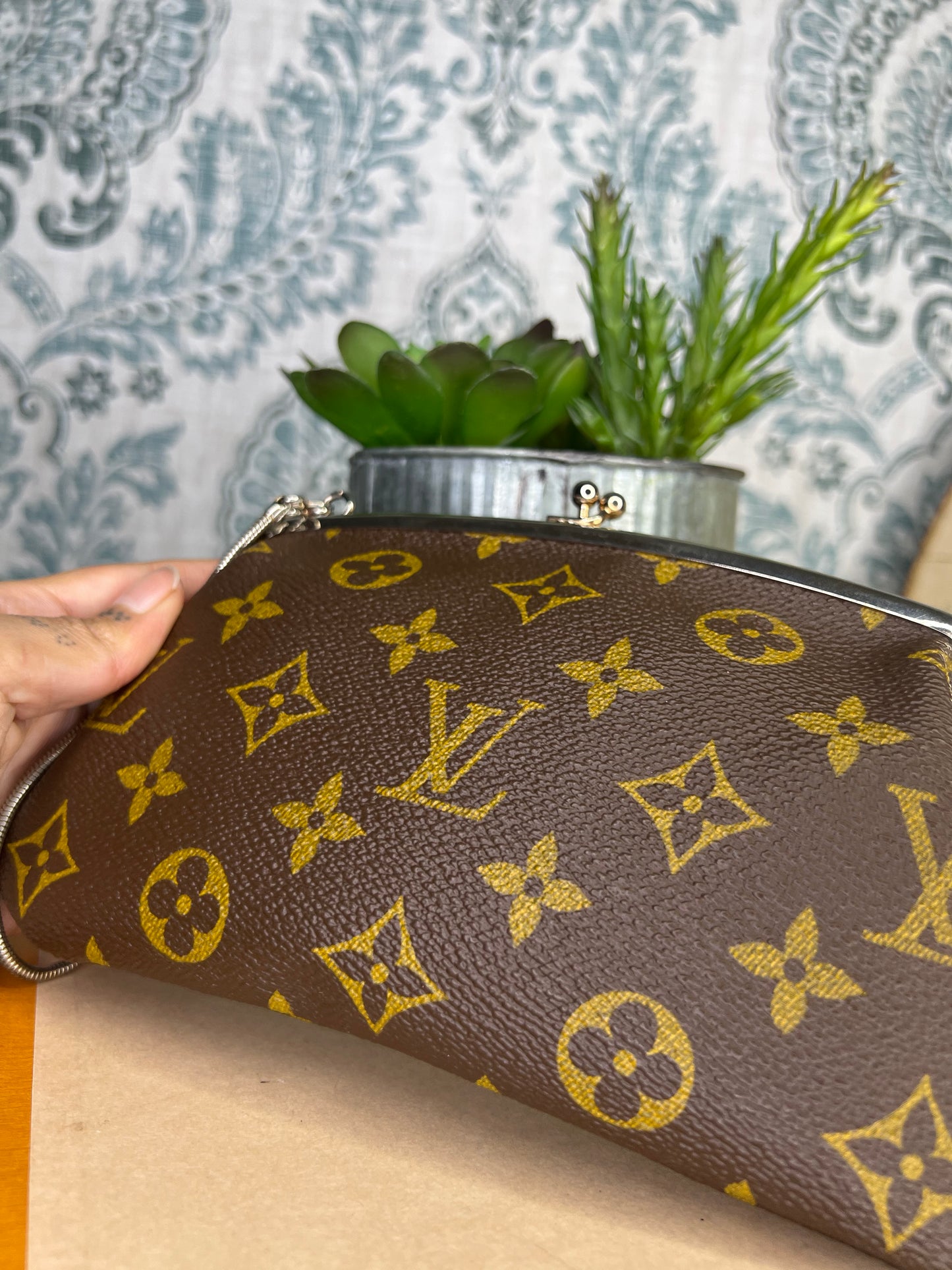 Louis Vuitton French Company Kisslock Pouch
