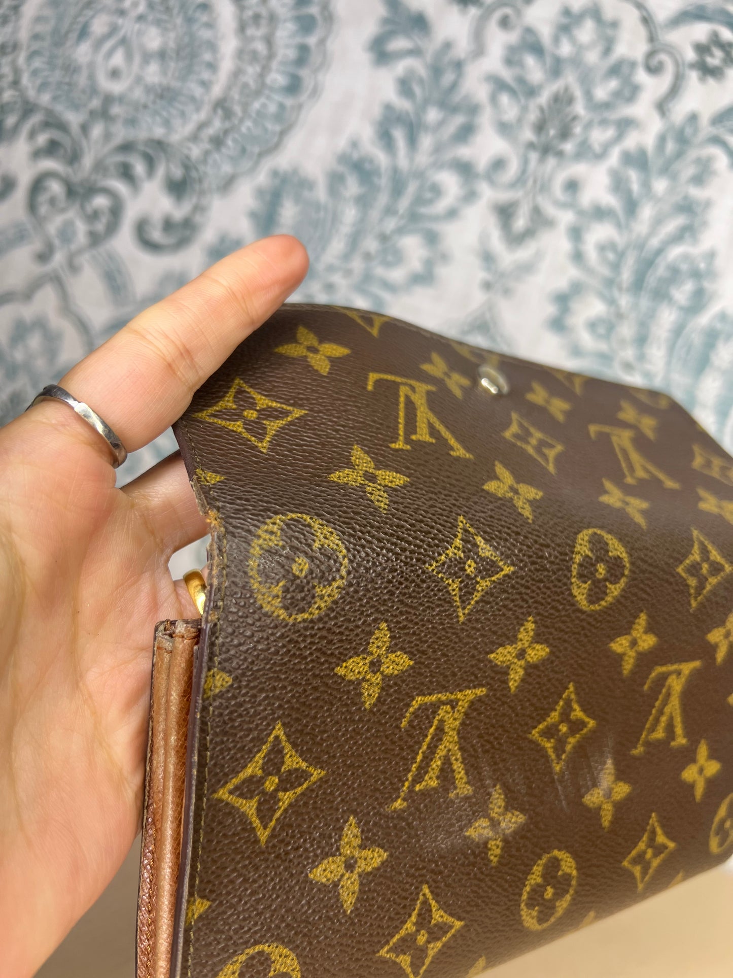 Louis Vuitton Monogram Sarah Wallet
