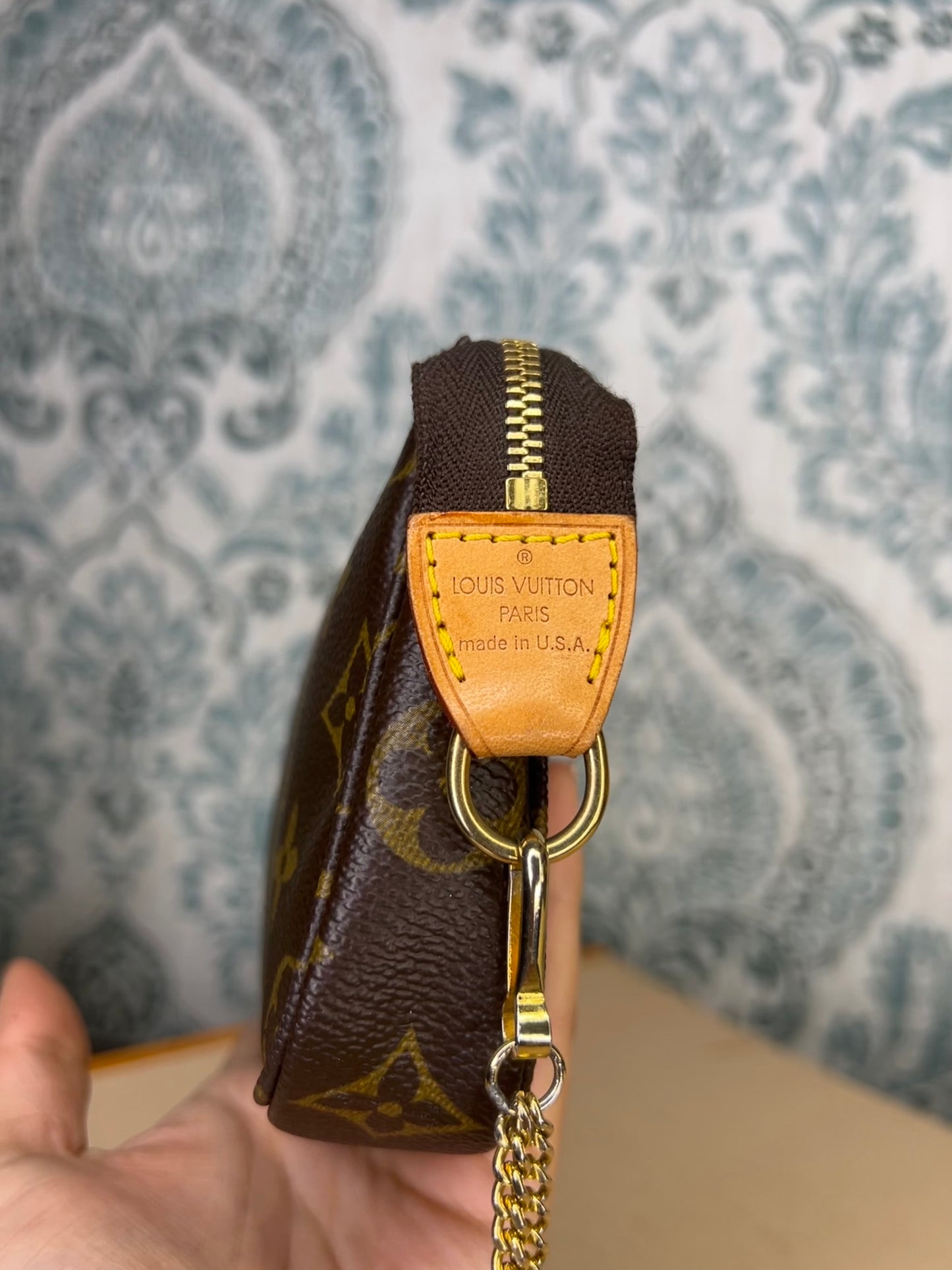 Louis Vuitton Bucket Pochette