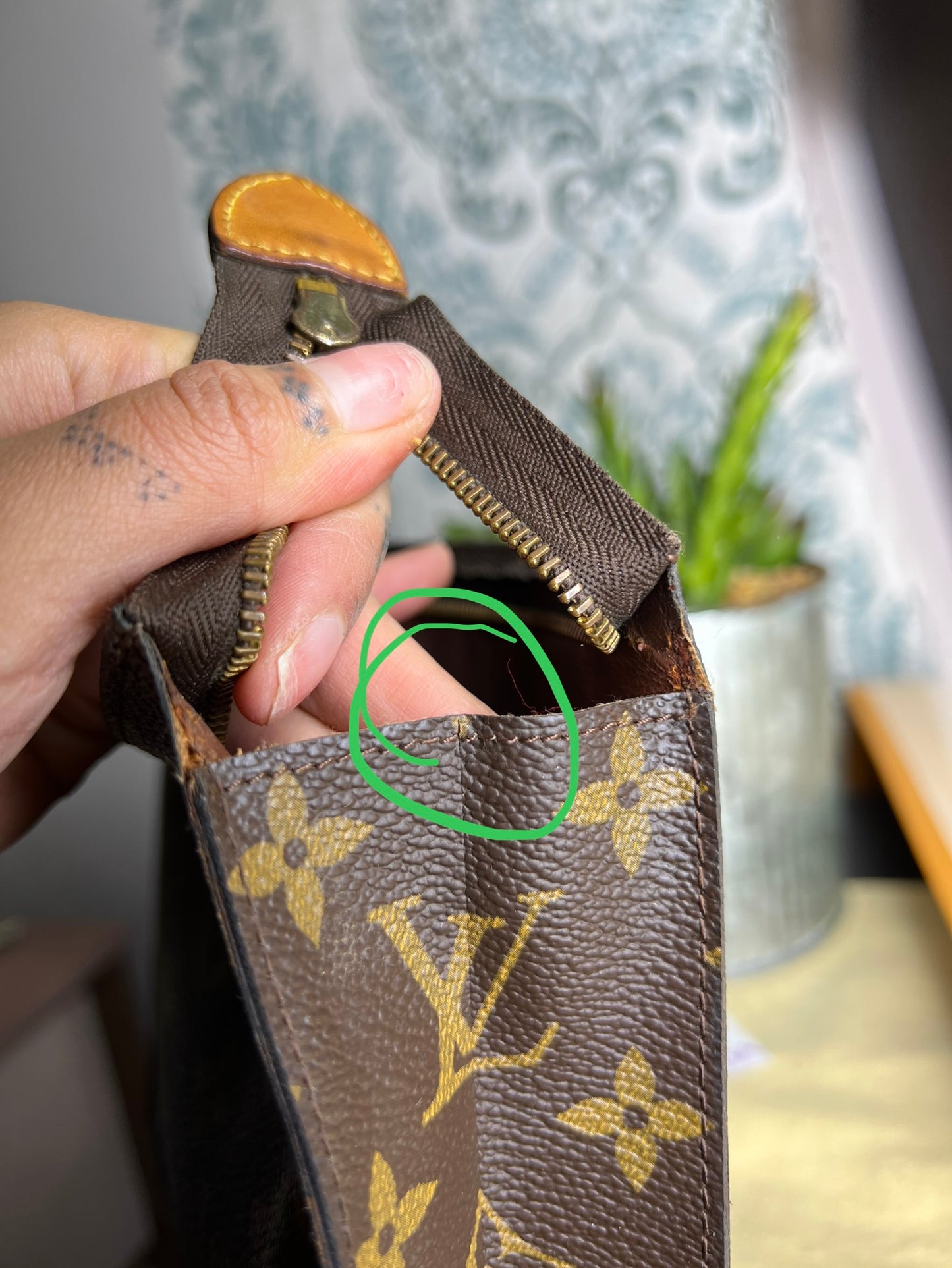 Louis Vuitton Toiletry 19