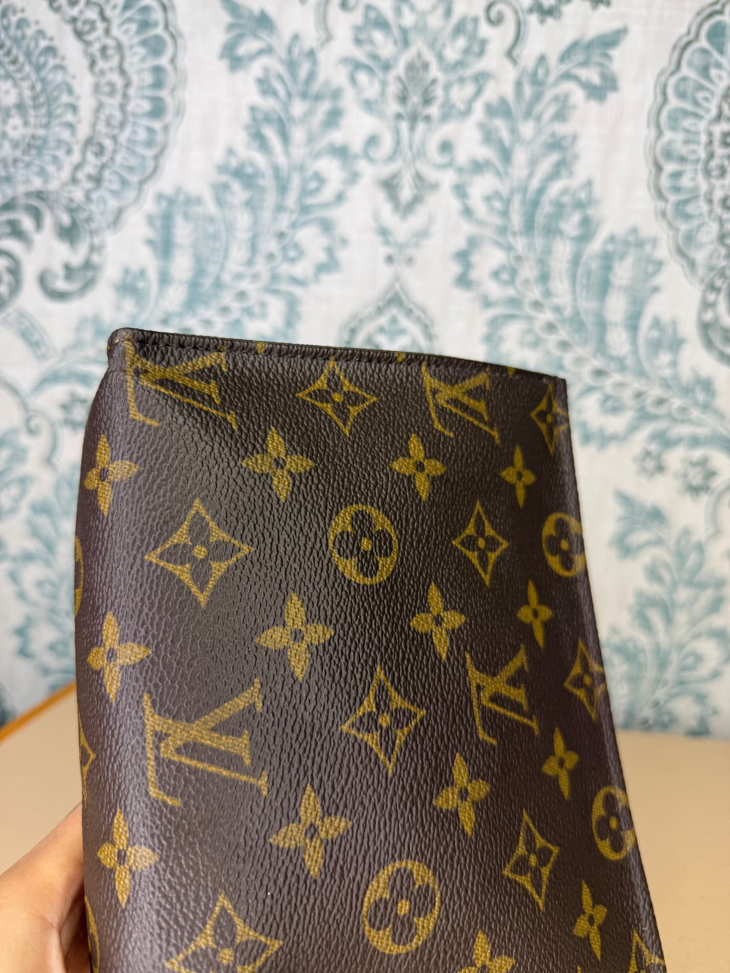 Louis Vuitton Toiletry 19