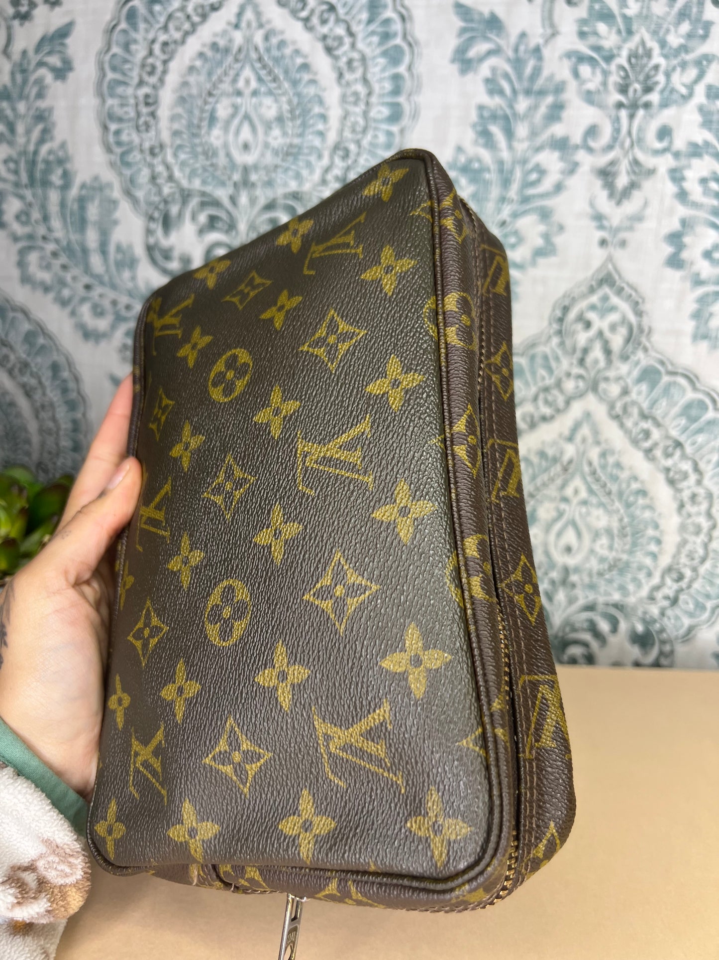 Louis Vuitton Trousse 23