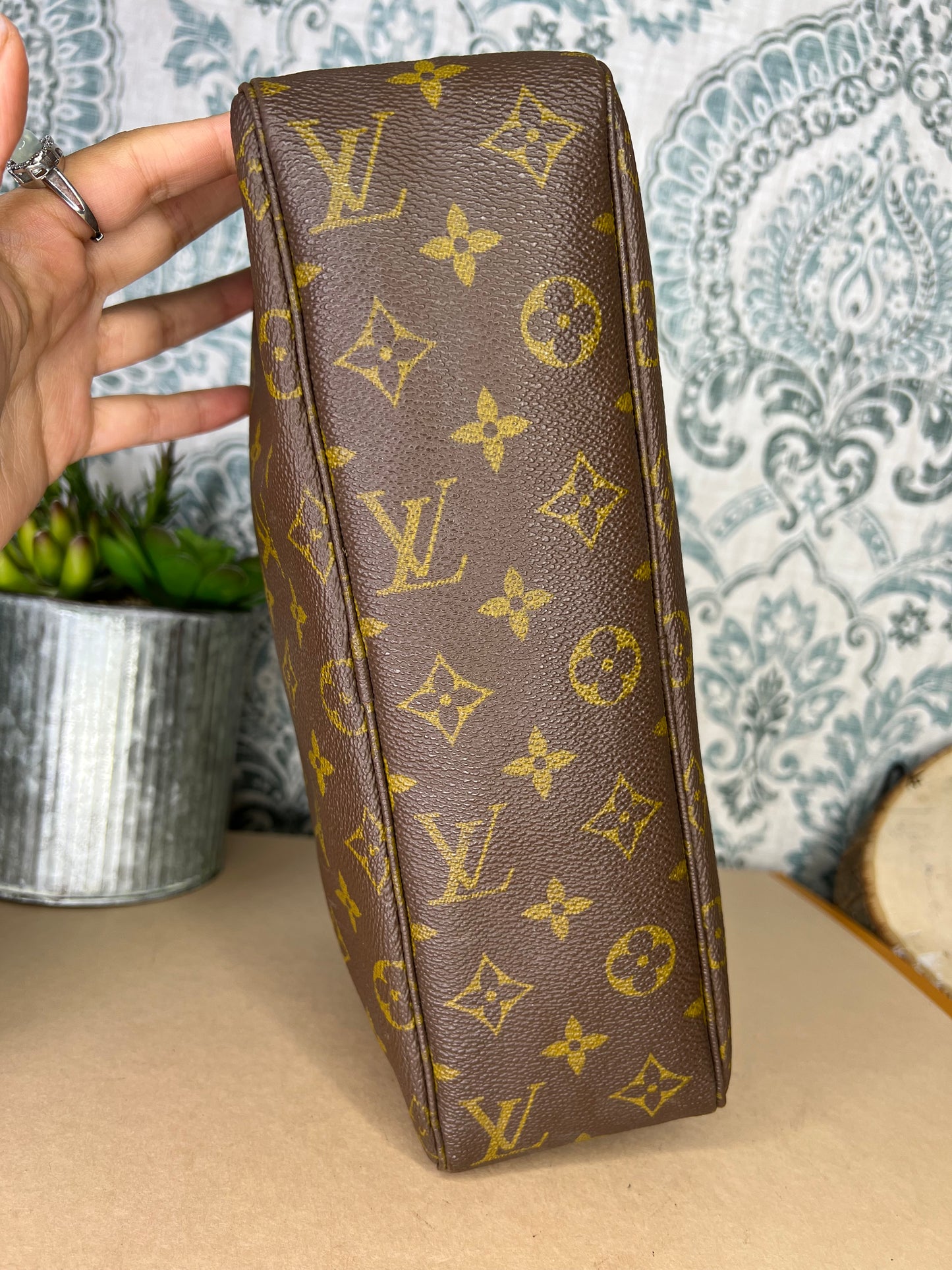 Louis Vuitton Trousse 28