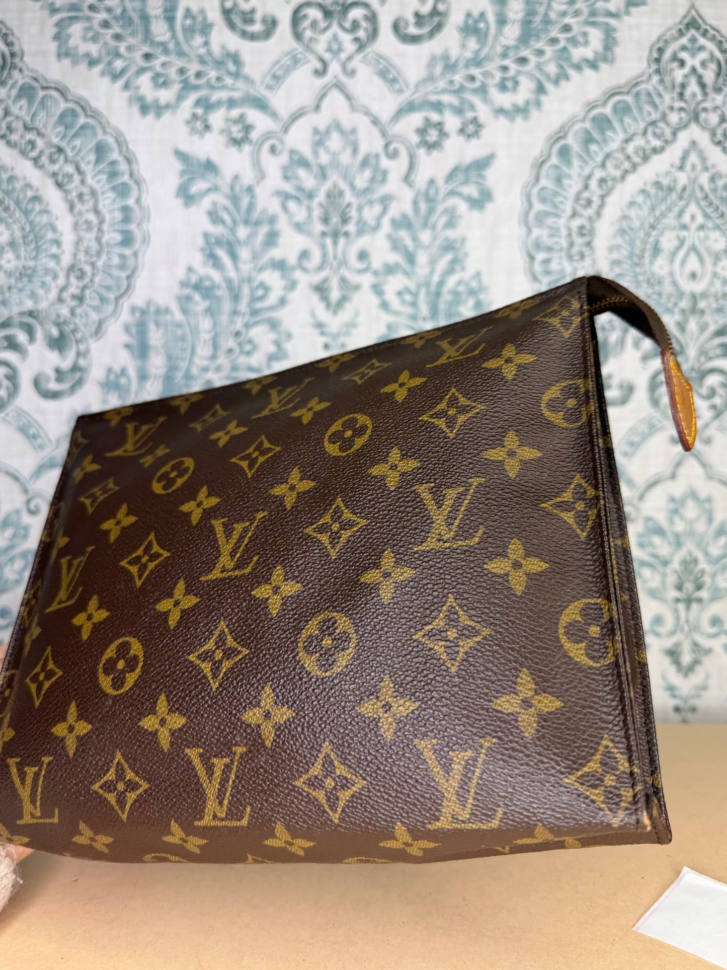Louis Vuitton Toiletry 26