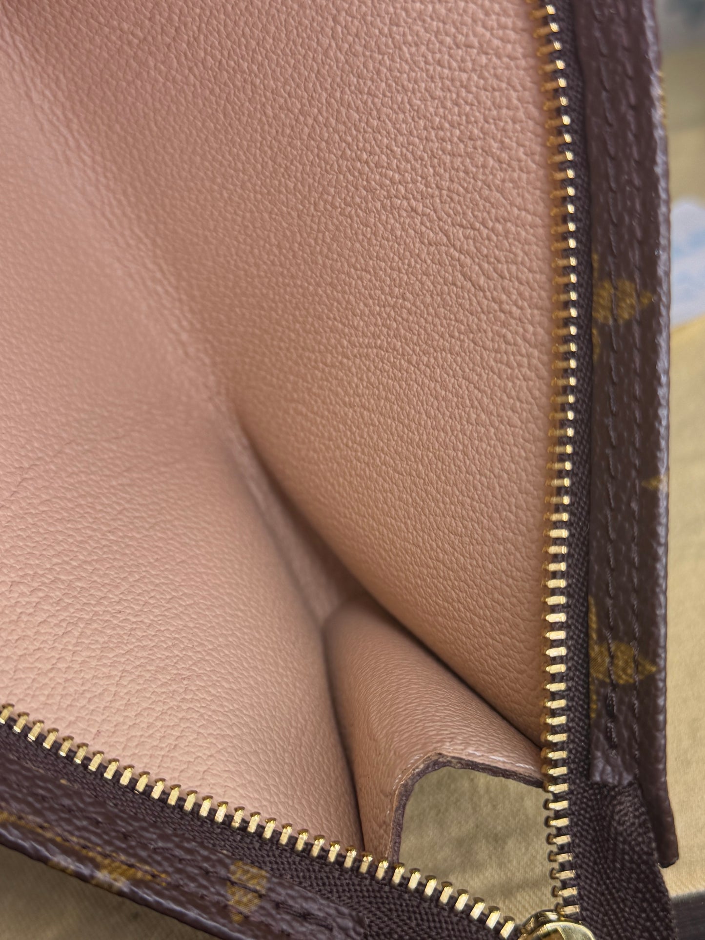 Louis Vuitton Bucket PM Pochette