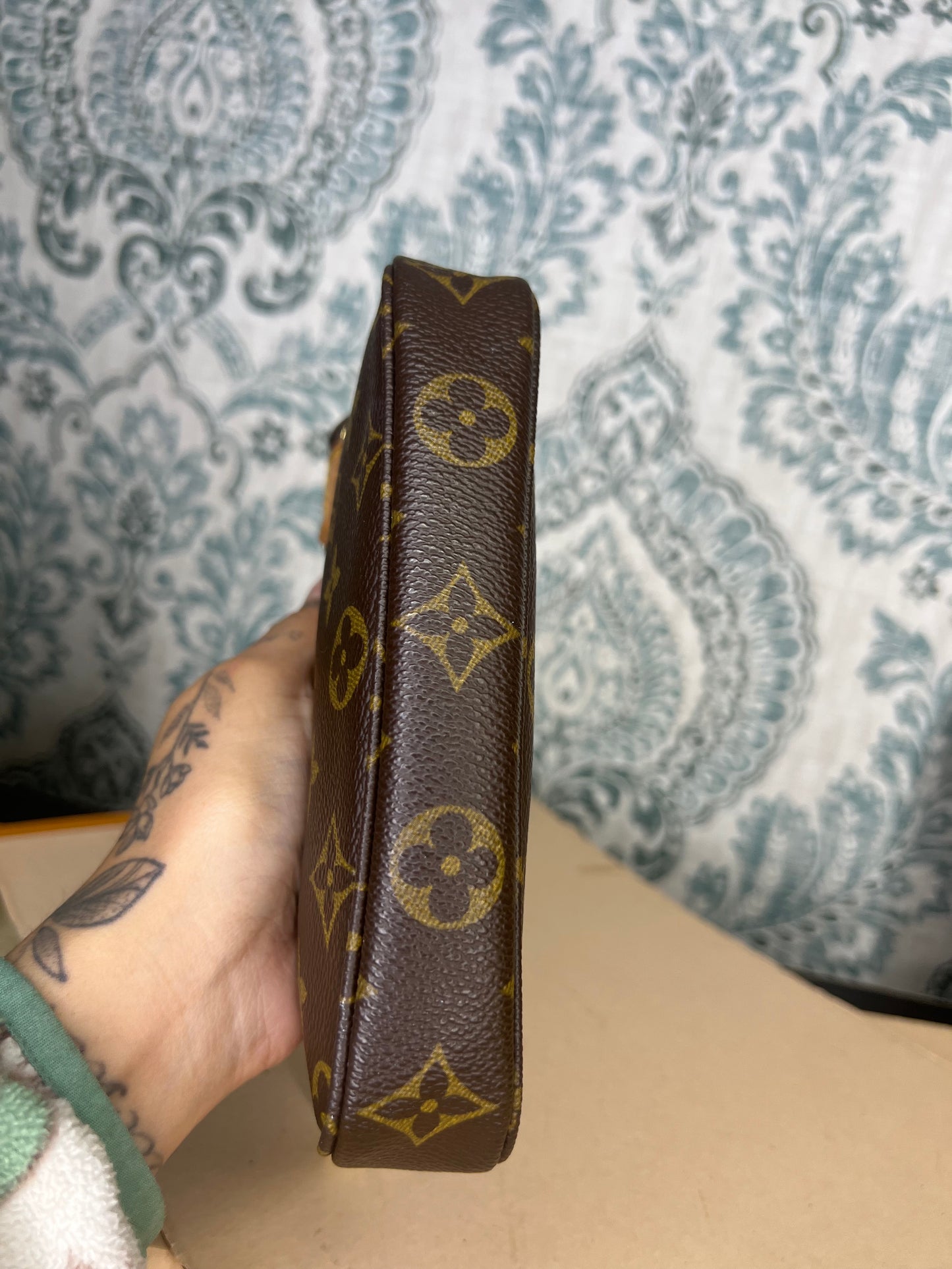 Louis Vuitton Bucket Pochette