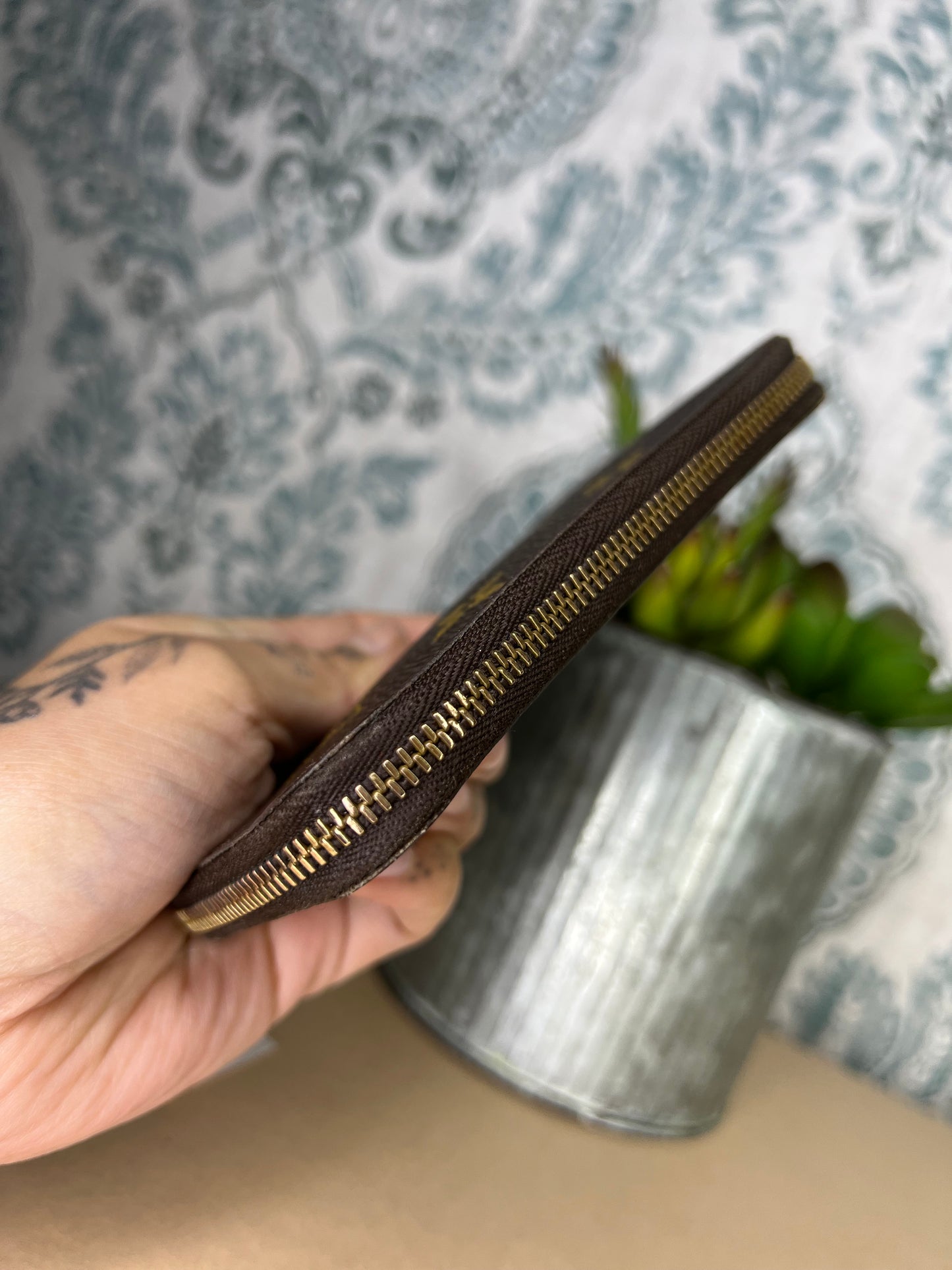 Louis Vuitton Zip Around Multicles 6 Key Holder