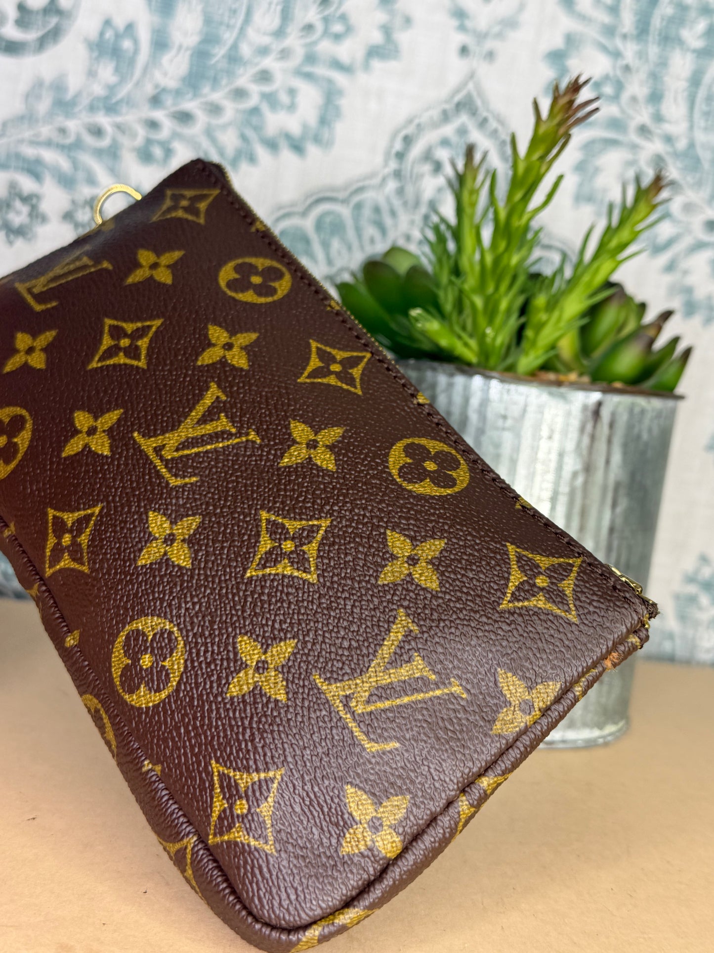 Louis Vuitton Sac Shopping Pouch