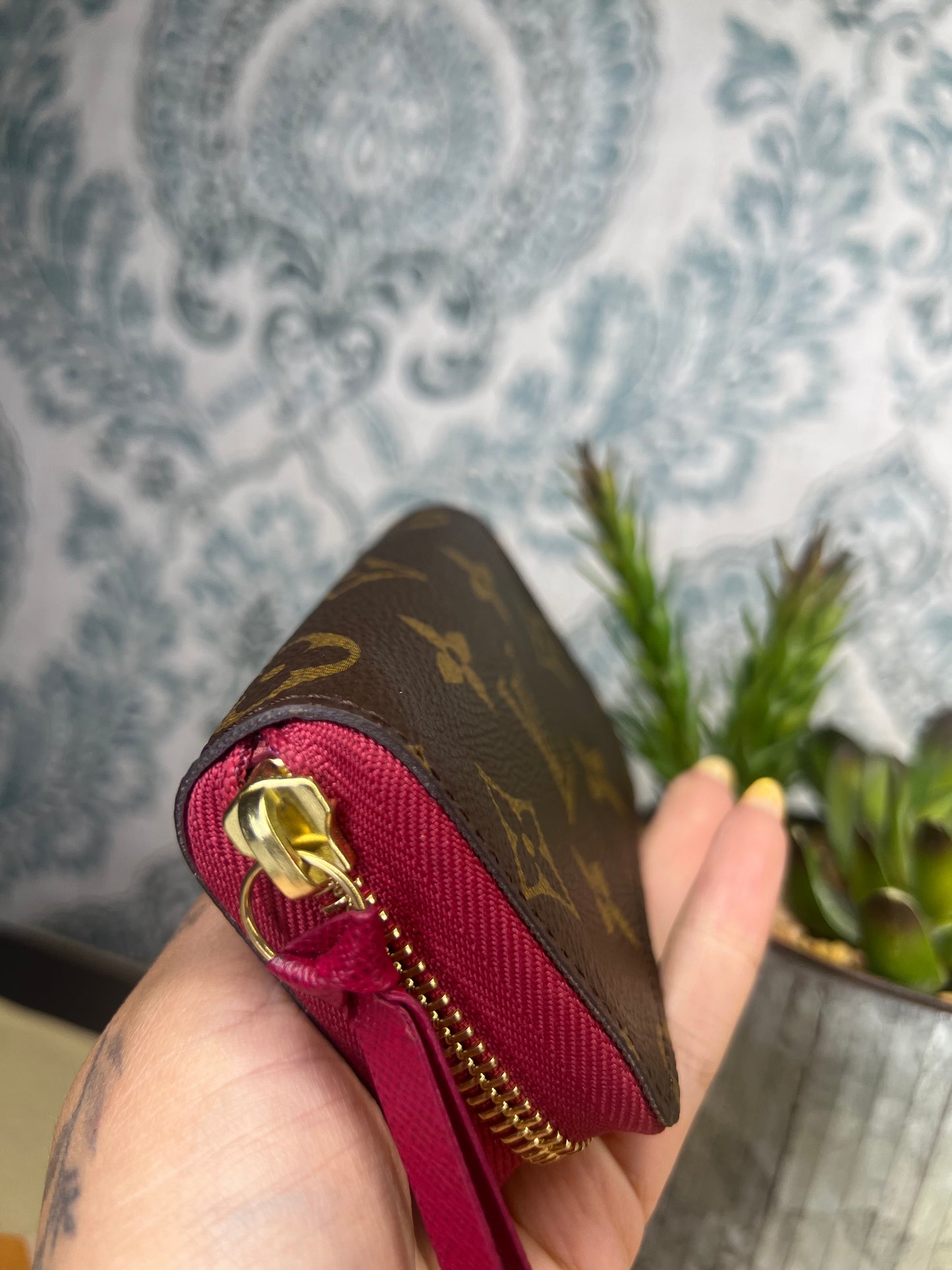 Louis Vuitton Zippy Multicartes Fuschia