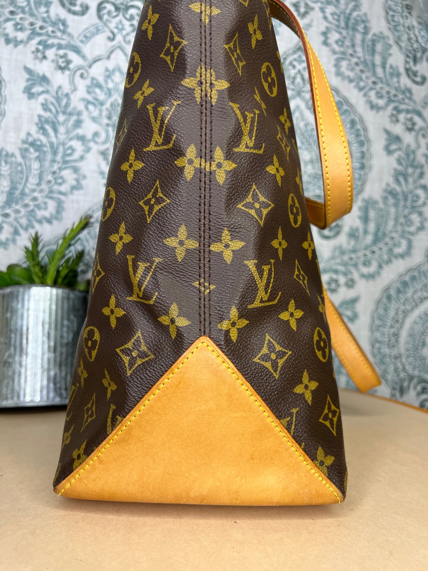 Louis Vuitton Cabas Mezzo