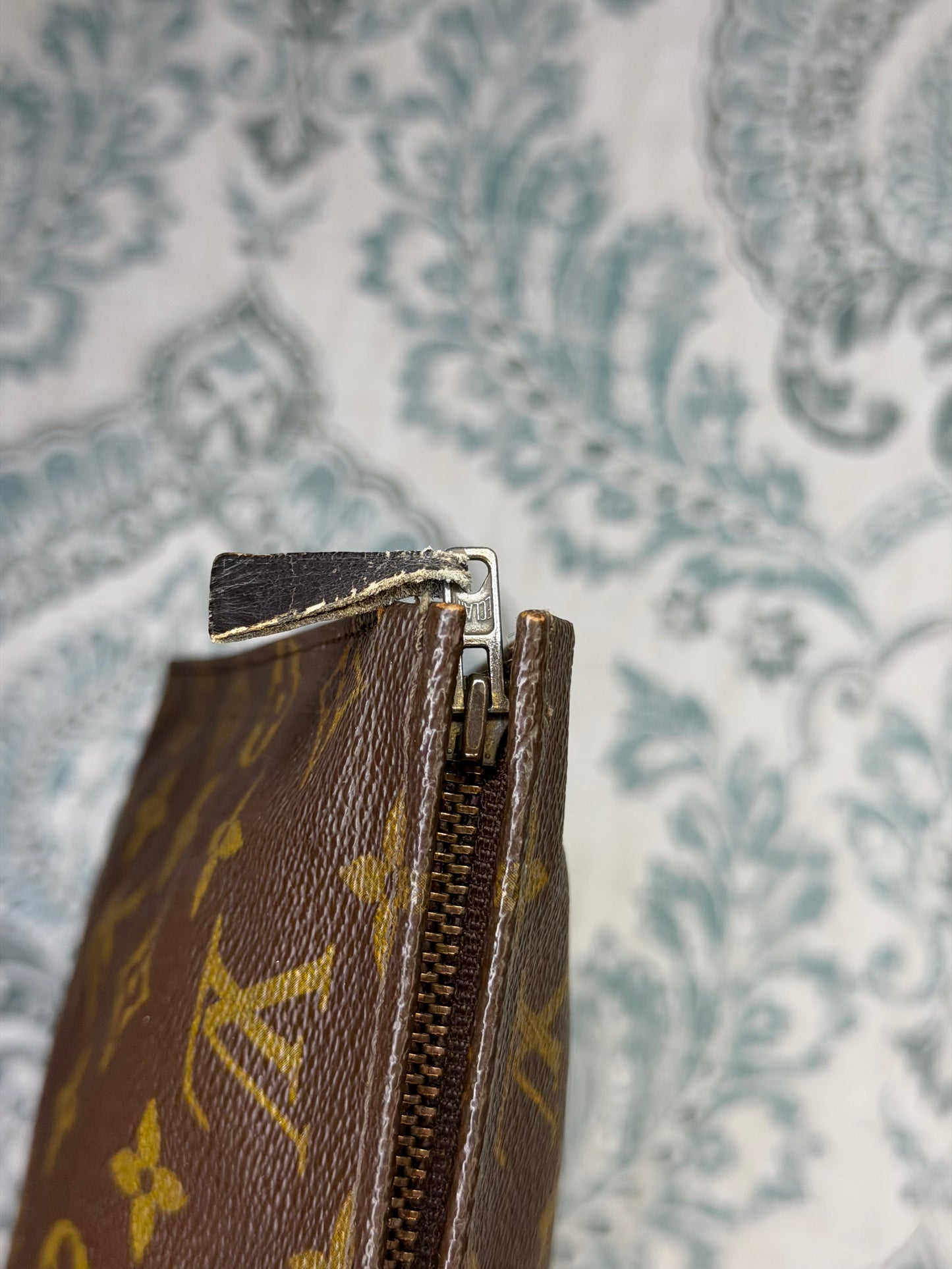Louis Vuitton Toiletry 26