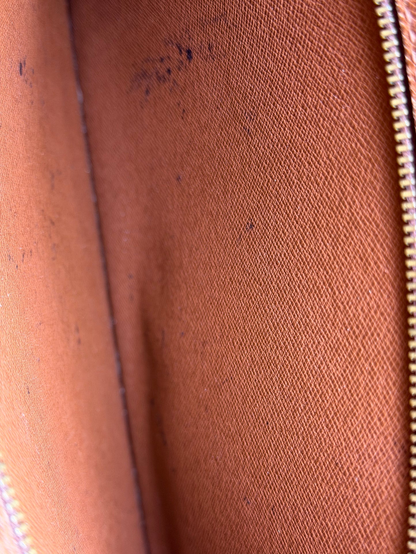 Louis Vuitton Courcelles