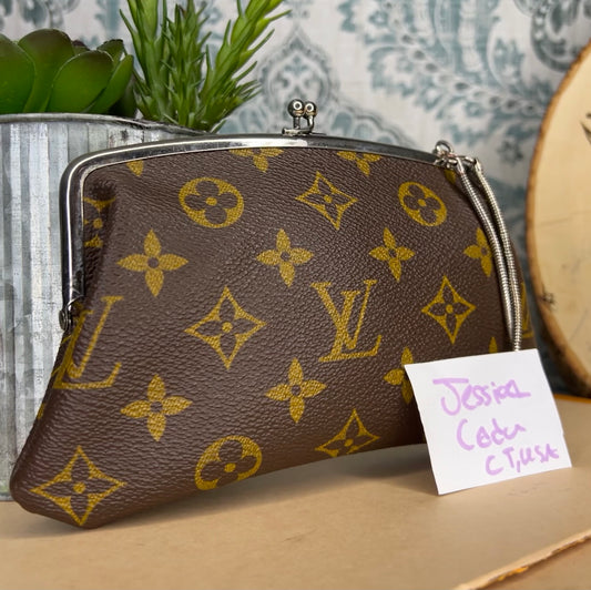 Louis Vuitton Kisslock Wristlet