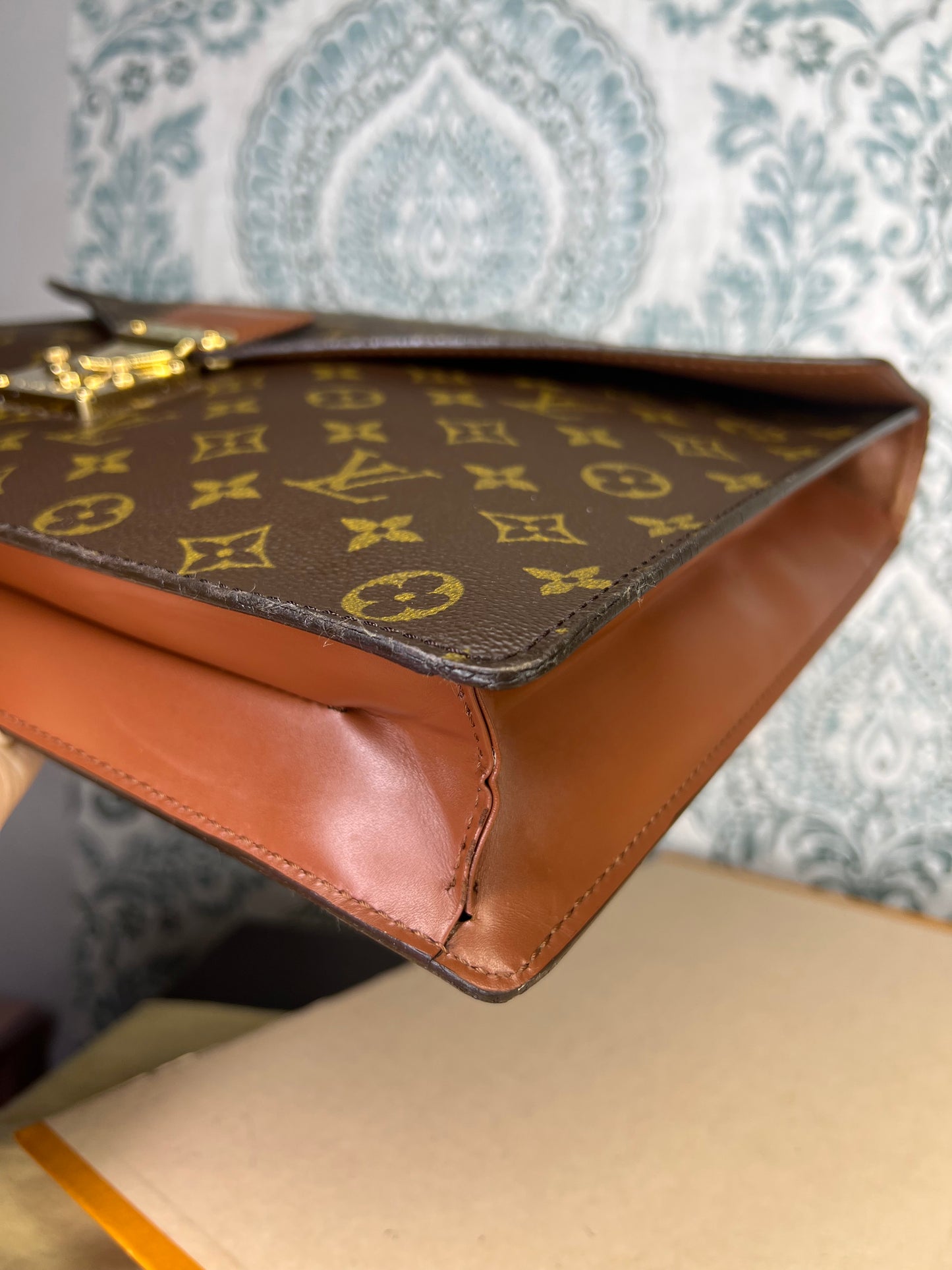 Louis Vuitton Porte Documents Bandouliere