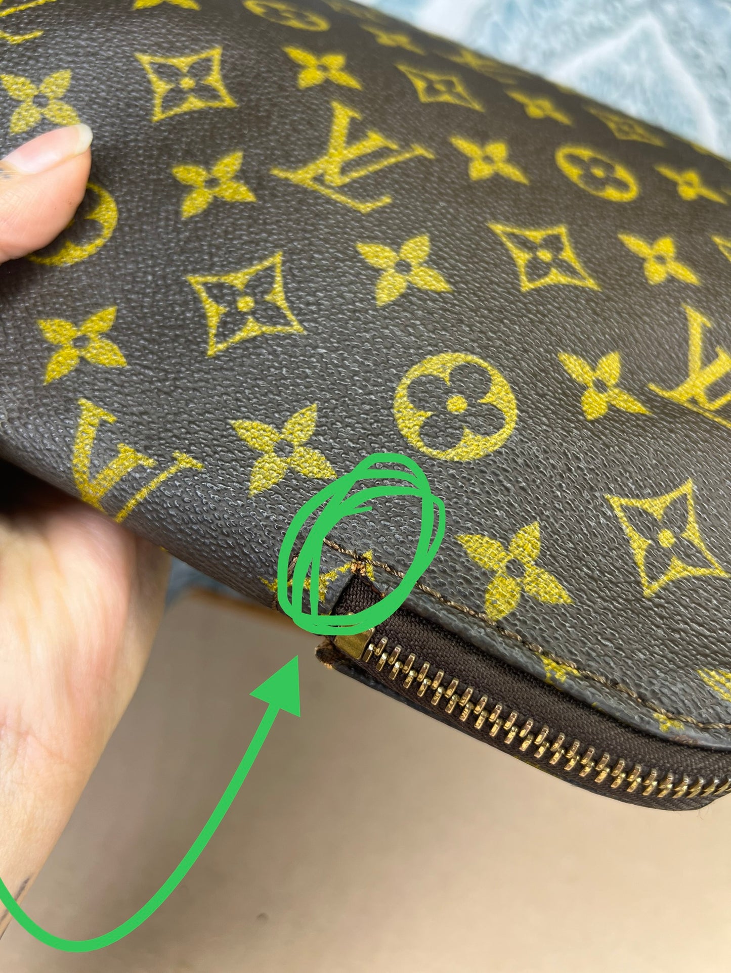 Louis Vuitton Poche Documents