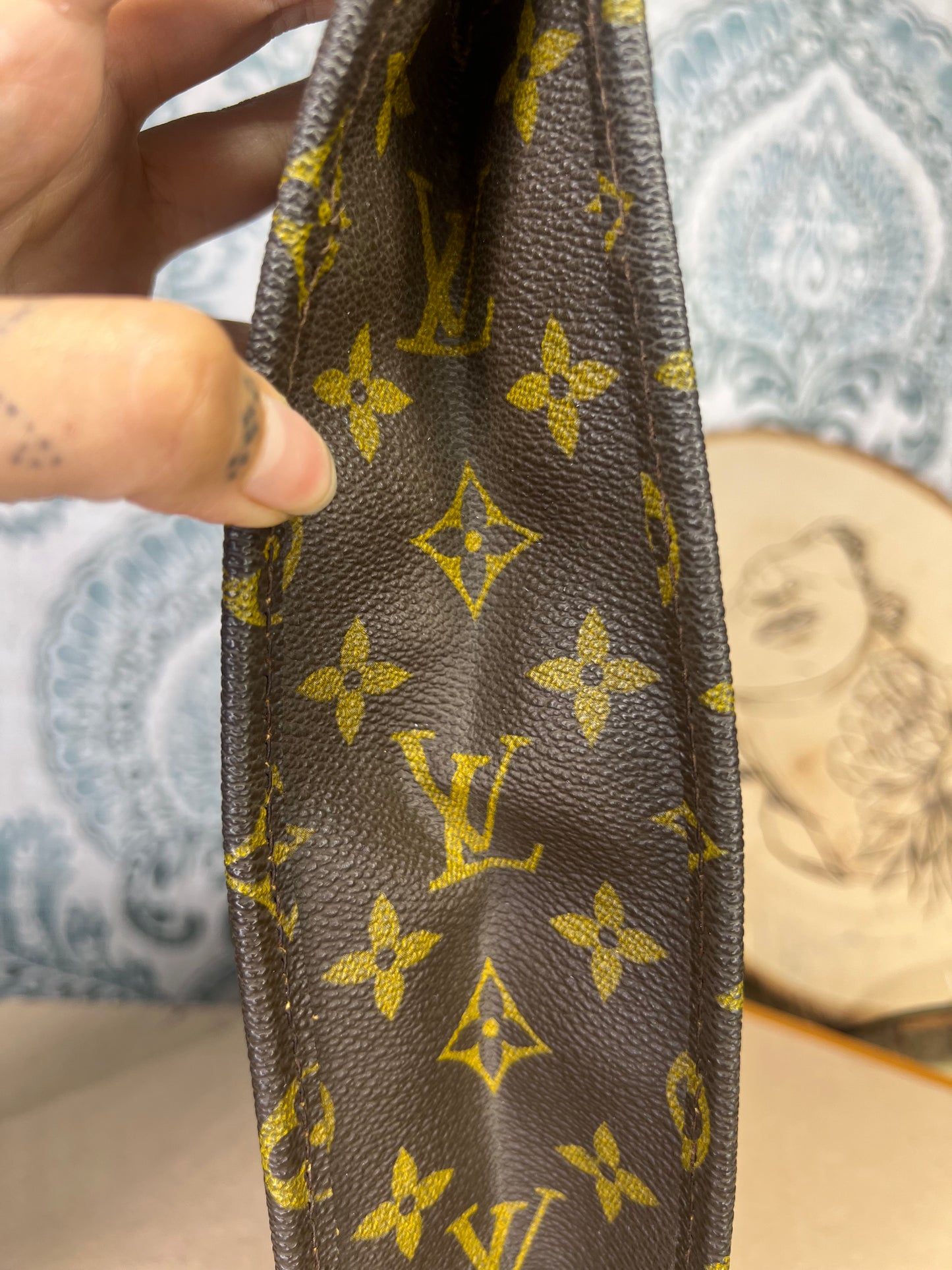 Louis Vuitton Poche Documents