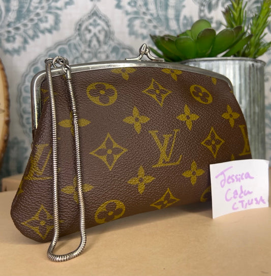 French Company Kisslock Pouch