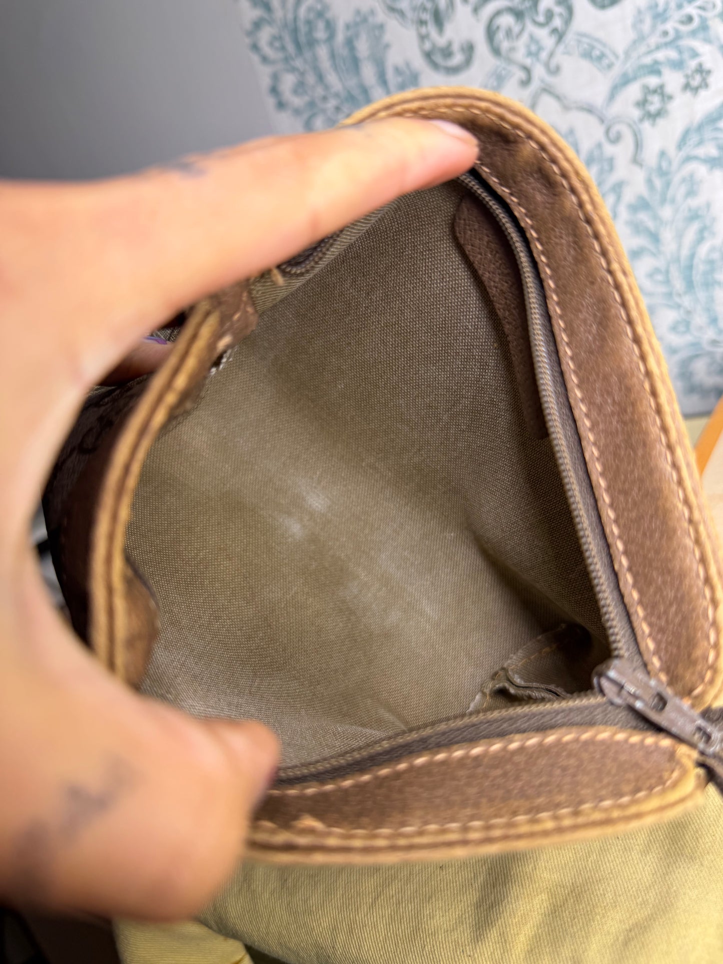 Gucci Supreme Brown Vintage Zipped Pouch